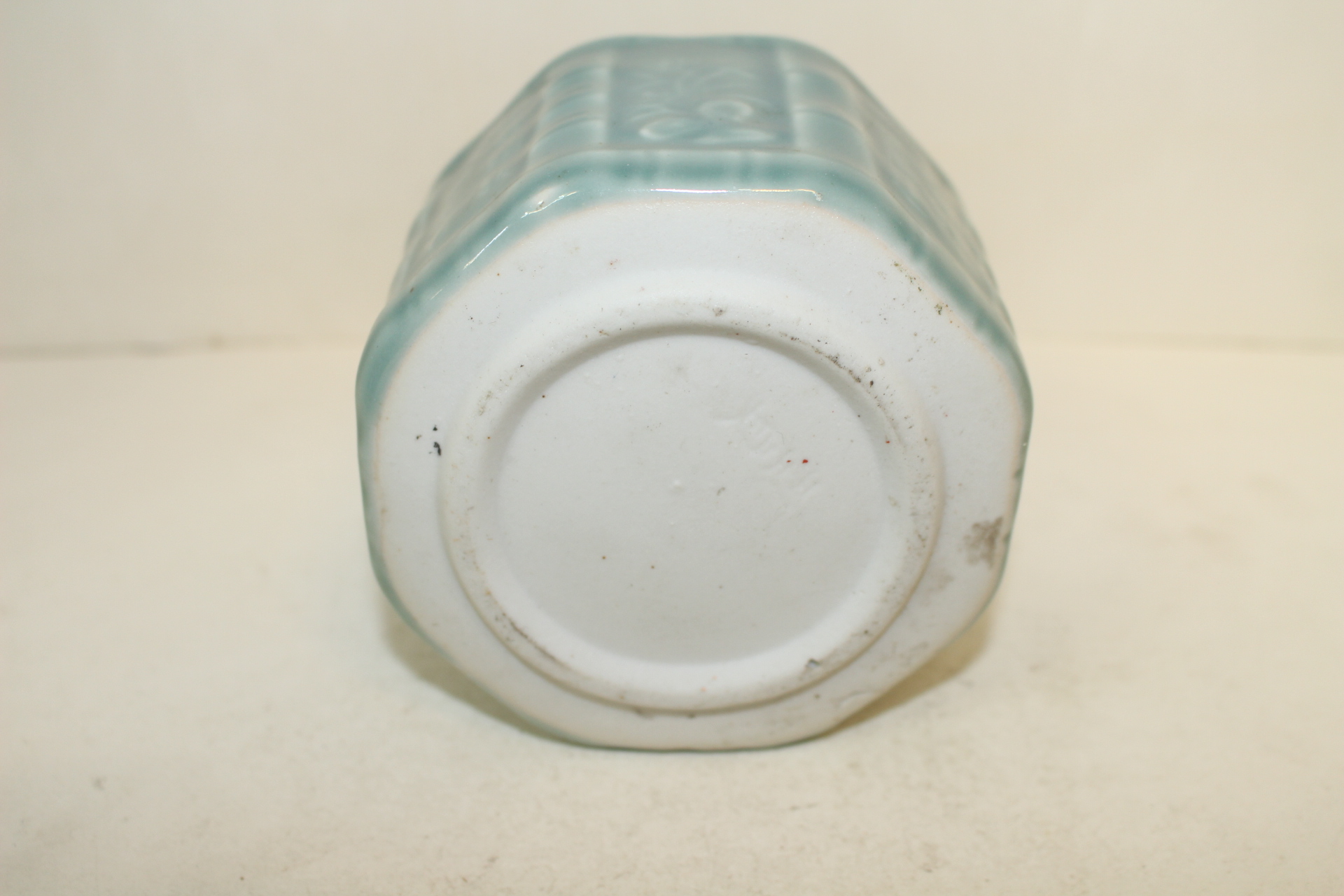 연대가좋은 청자양각화문 향로