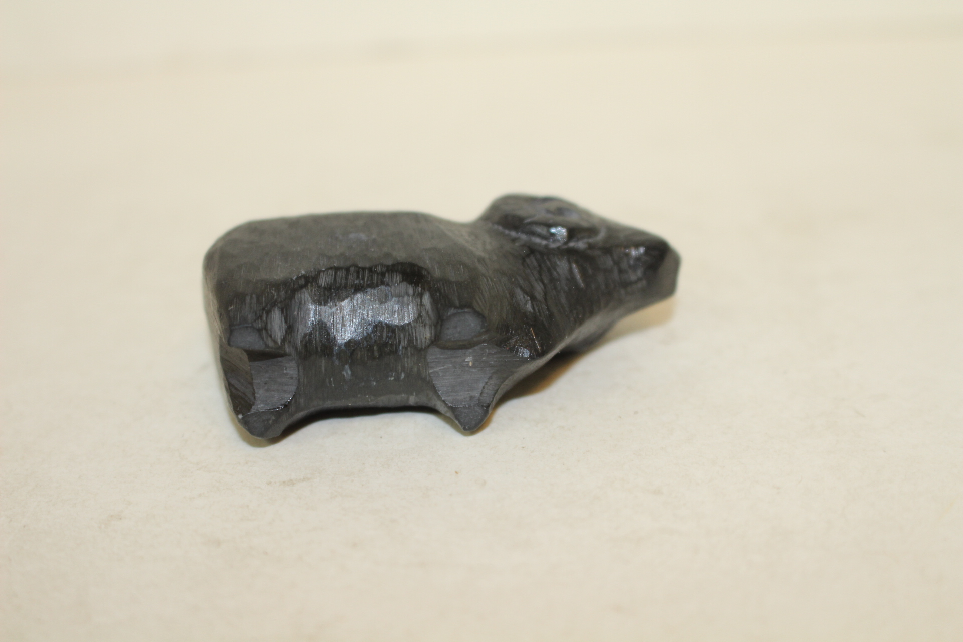 아지석 돌로된 양 조각상