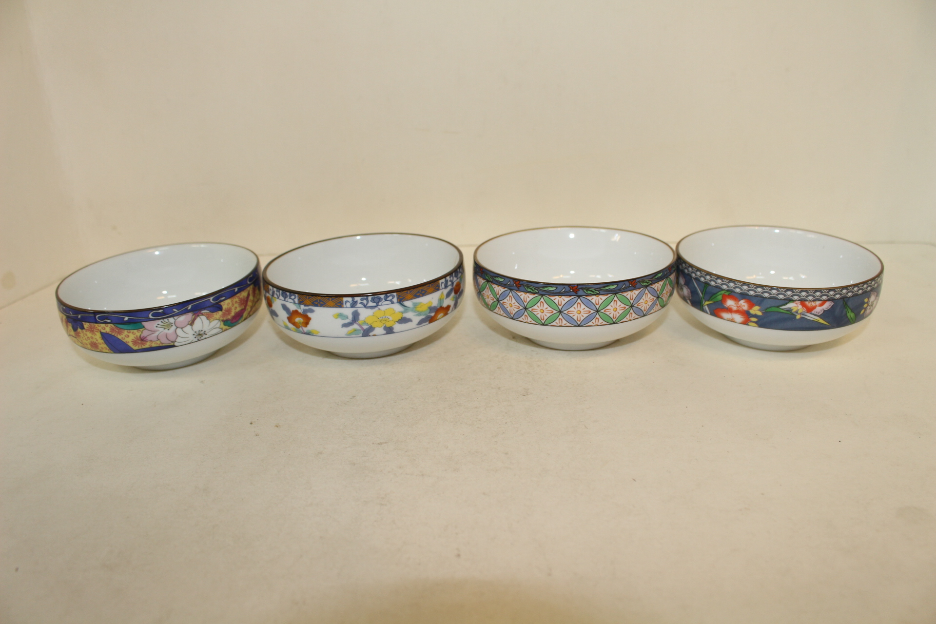 이마리 청화백자진사화문 완 4점