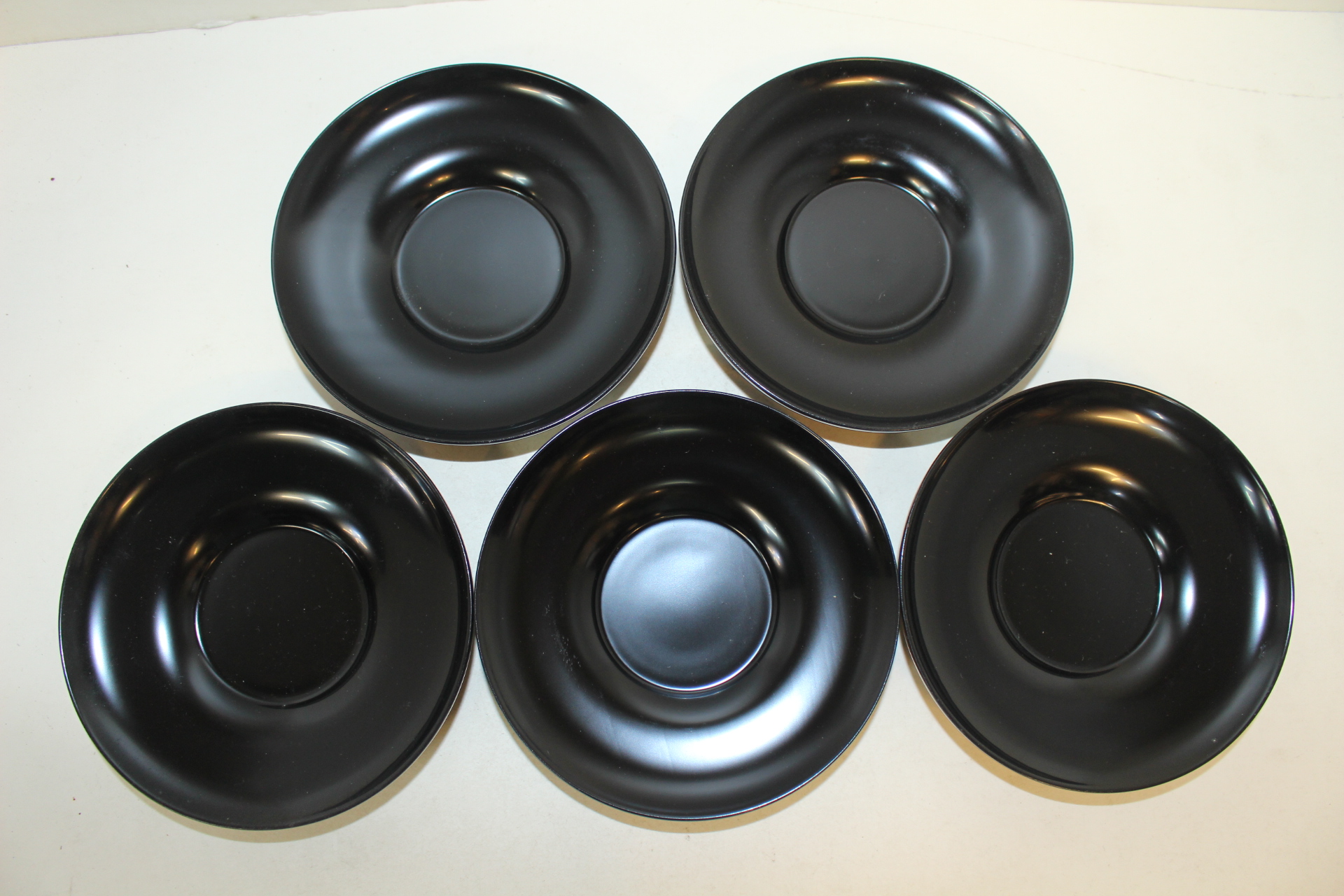 나무에 옷칠이된 차탁 5점