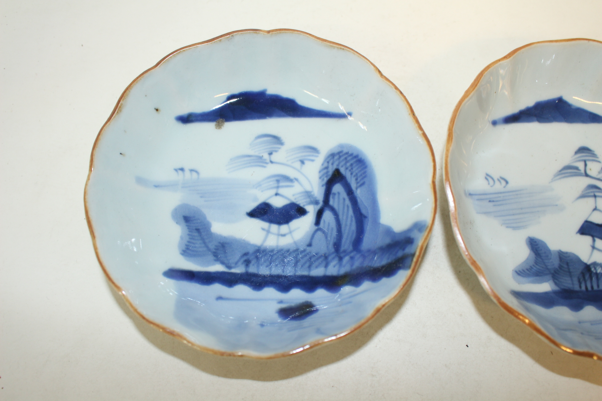 연대가좋은 고이마리 청화백자 산수문 화형완 2점