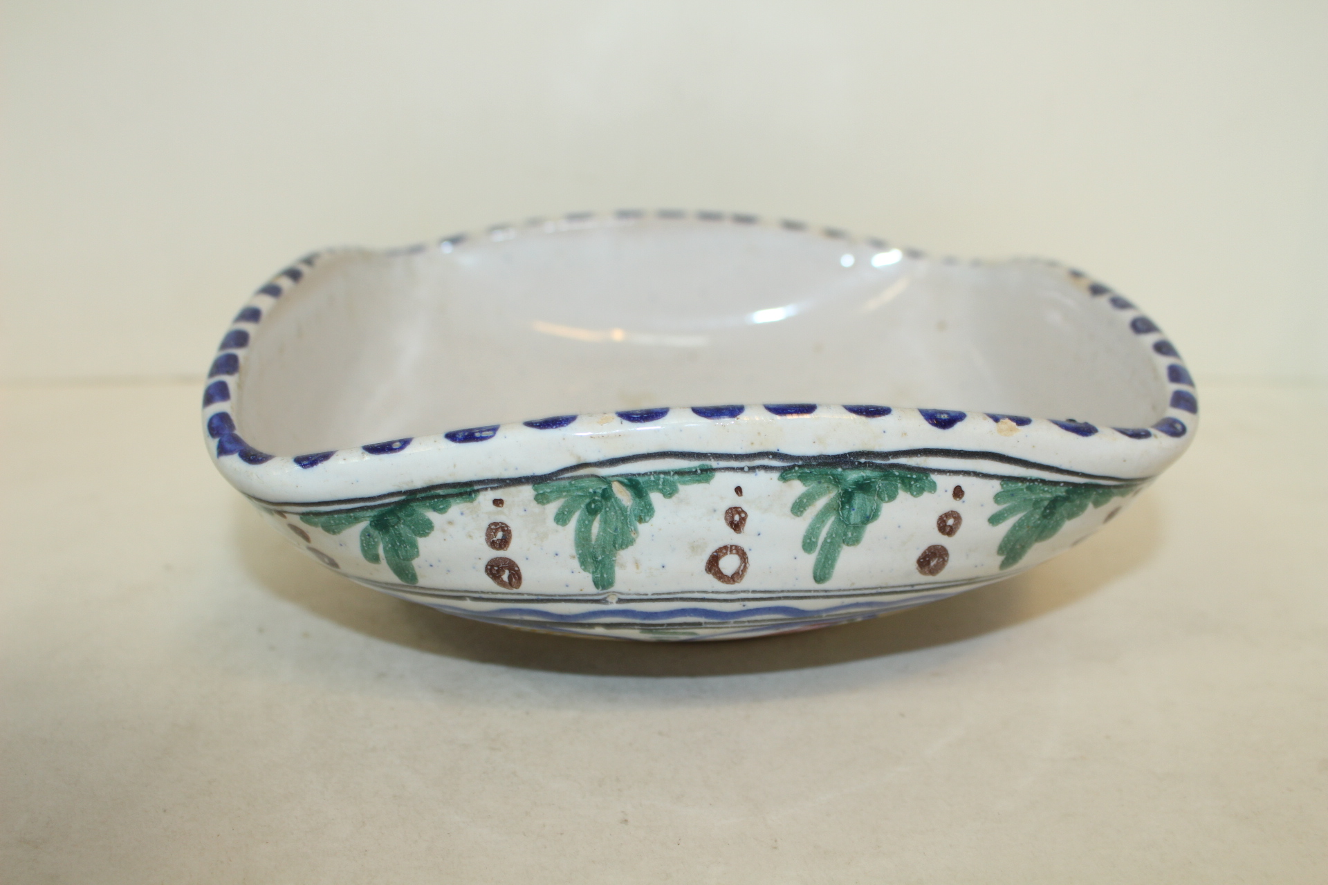 유럽산 분청자 청화화문 사각대완