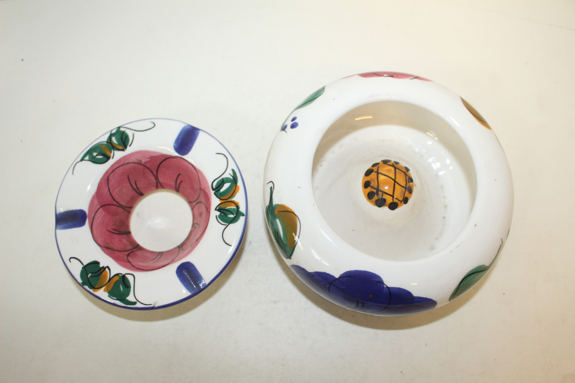 유럽산 분청자 청화화문 재털이