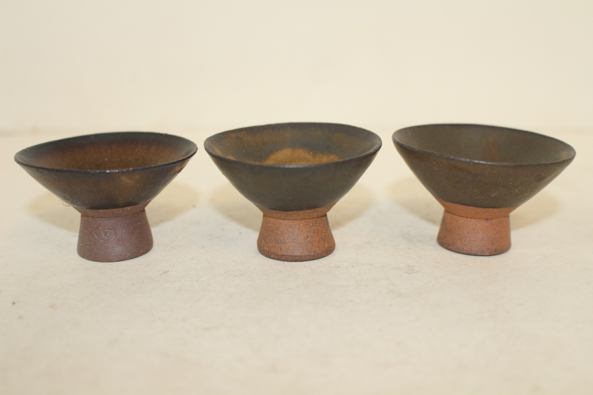 철화청자 굽다리잔 3점