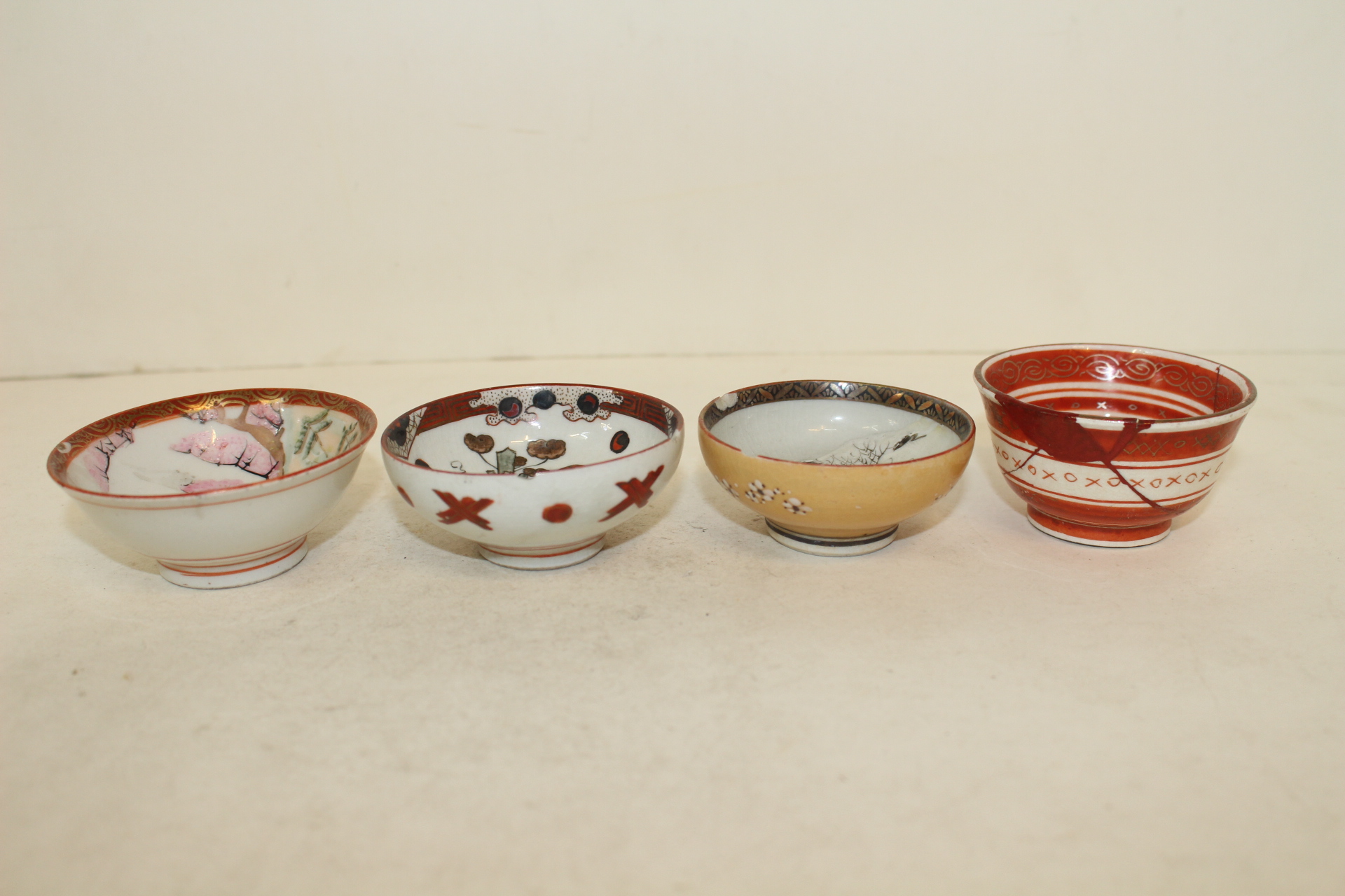 연대가좋은 고구다니 진사금채화문잔 4점