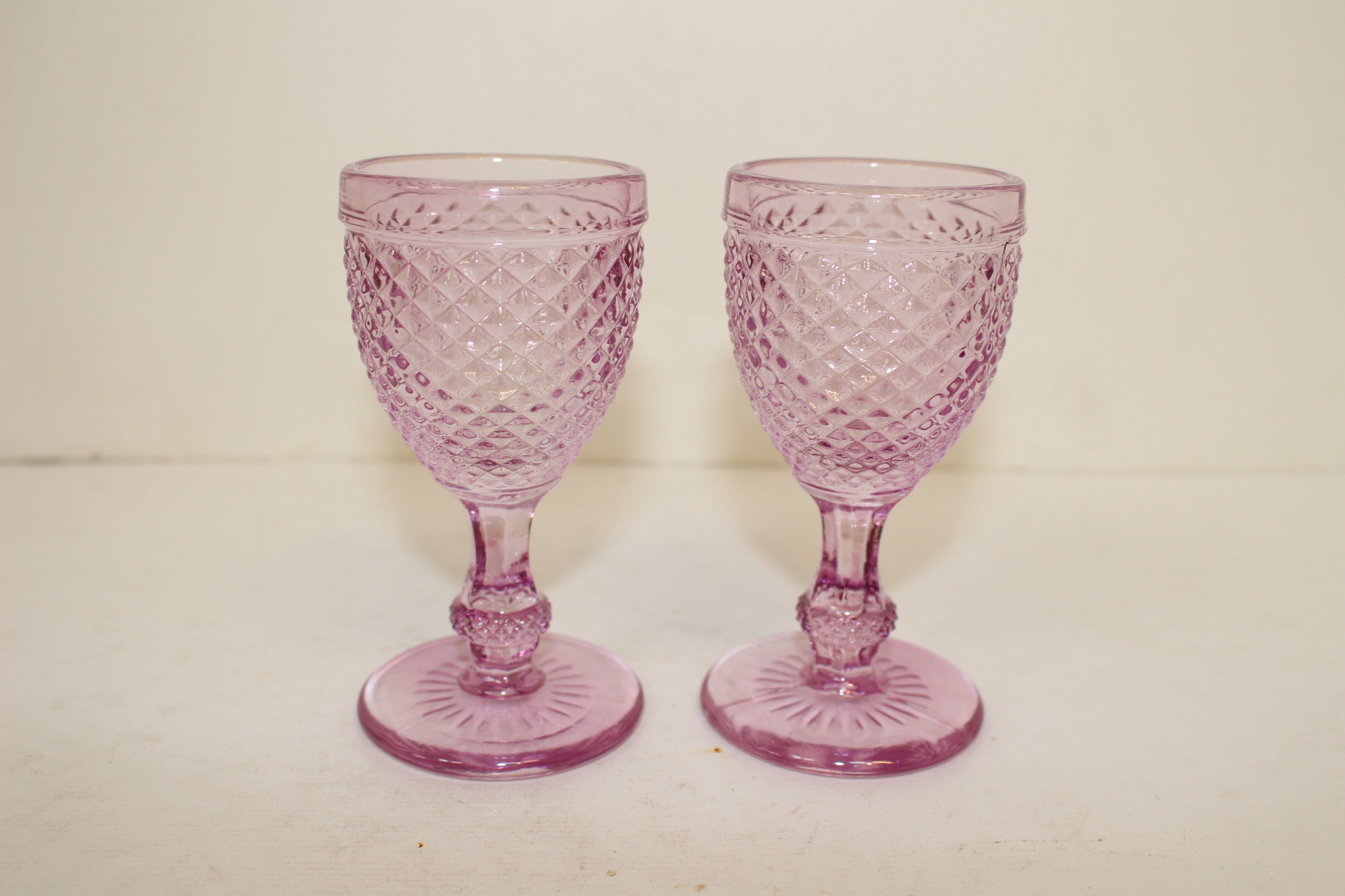 채색유리 굽다리잔 2점