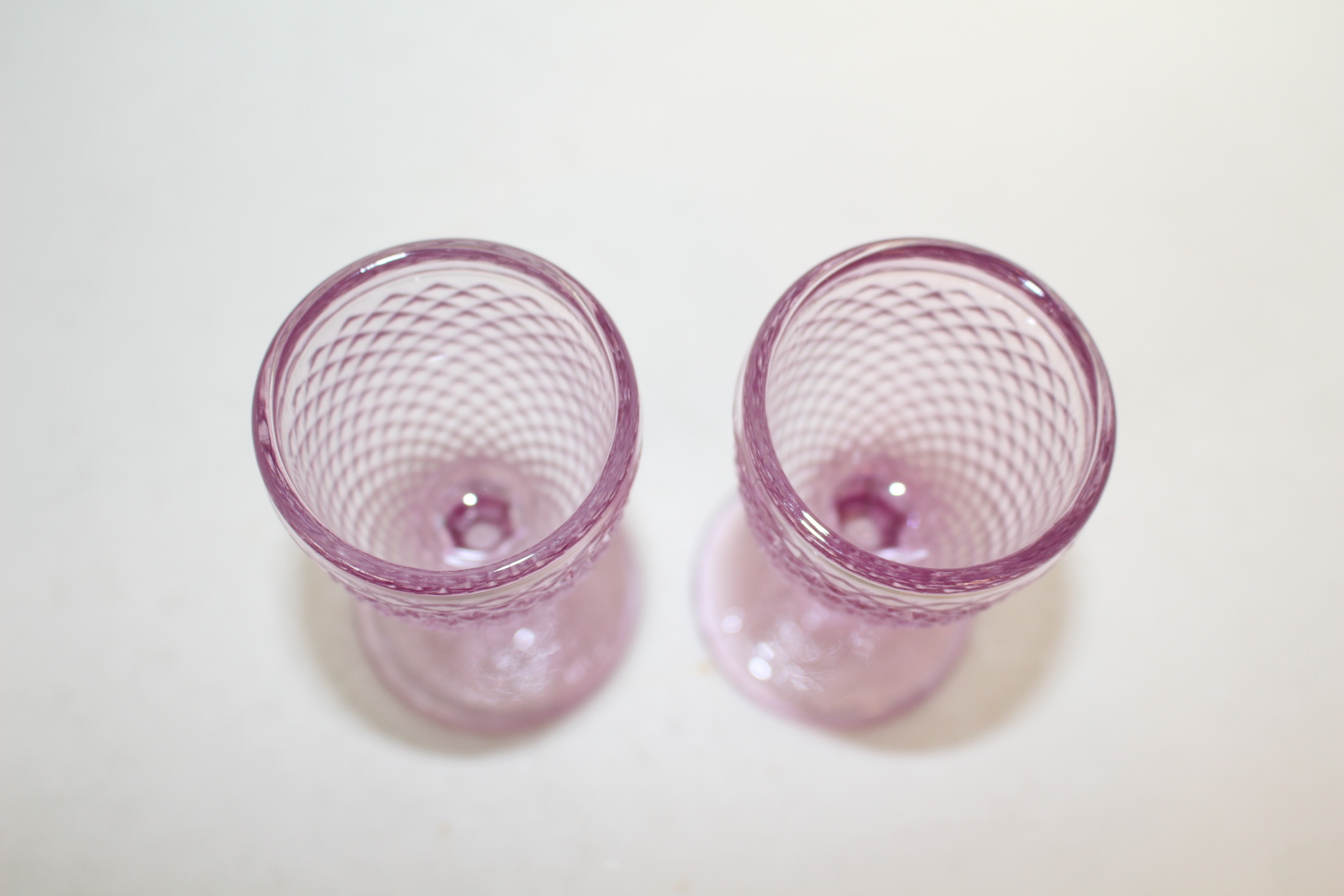 채색유리 굽다리잔 2점