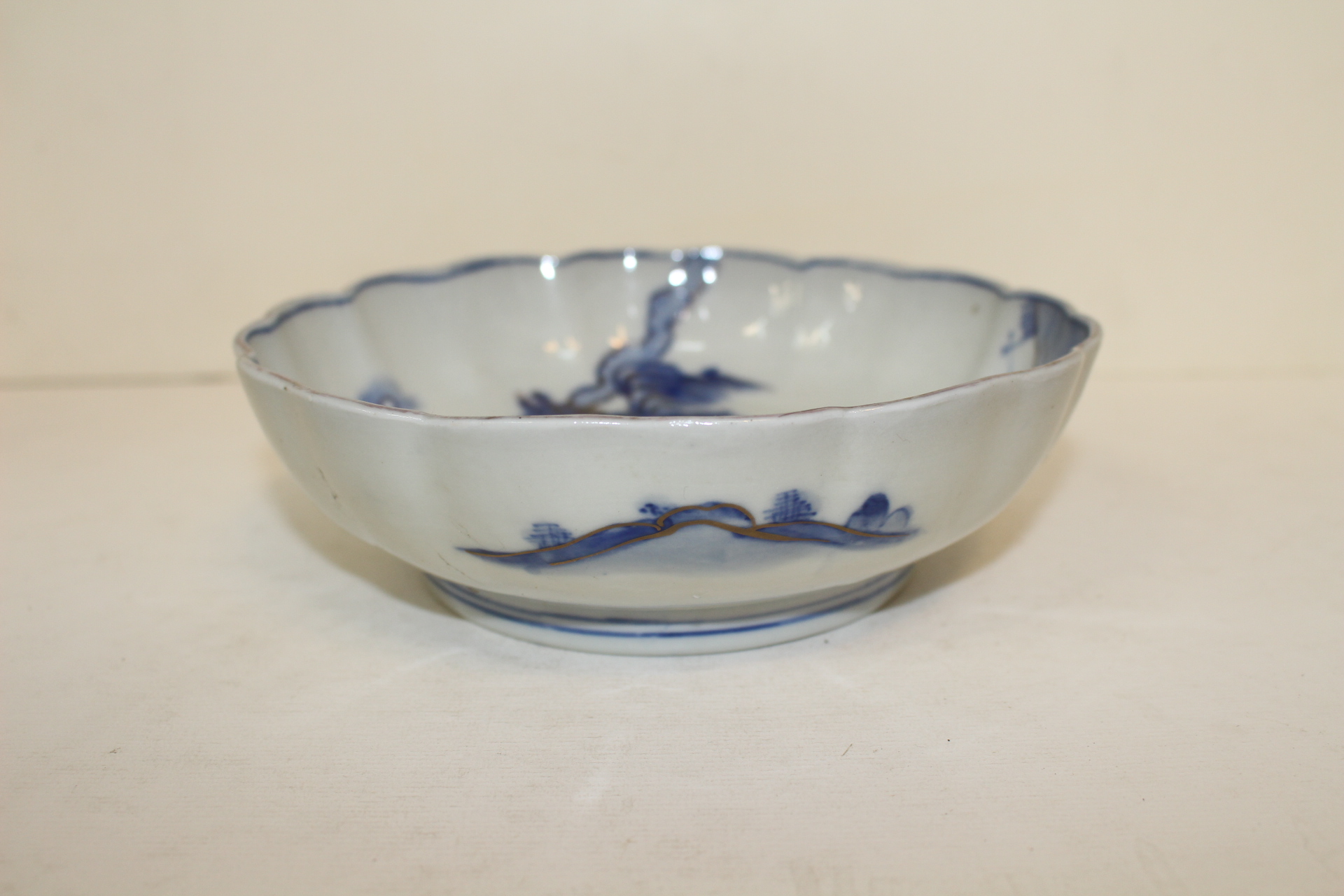 100년이상된 고이마리 청화백자금채산수문 화형대완