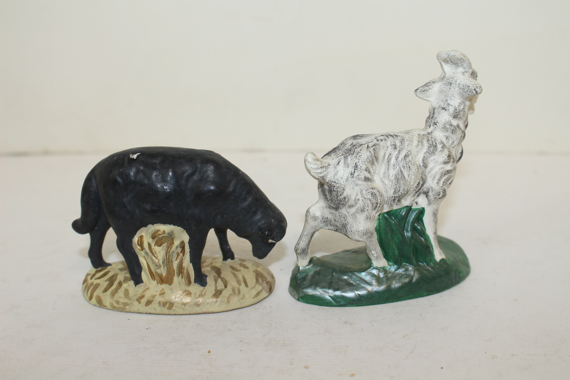 외국산 도자기 염소.양 조각상