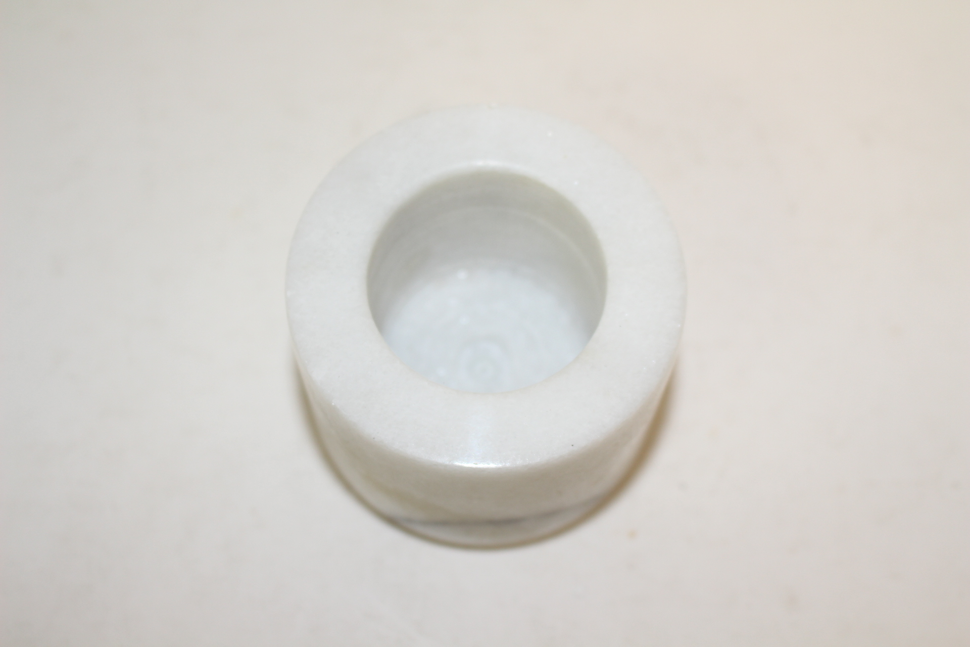 백대리석 돌로된 향완