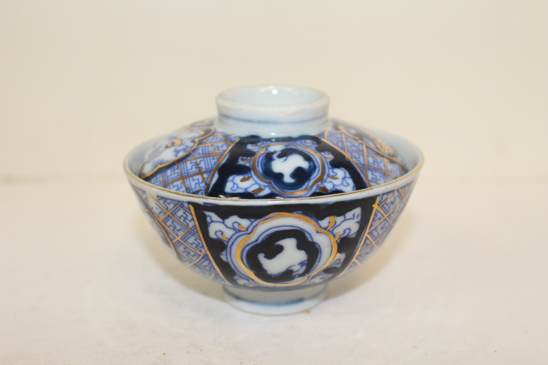 연대가좋은 이마리 청화백자금채화문 개완