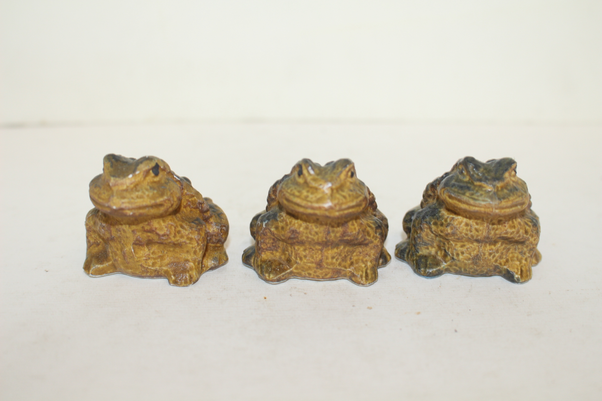 청자도자기 두꺼비 조각상 3점