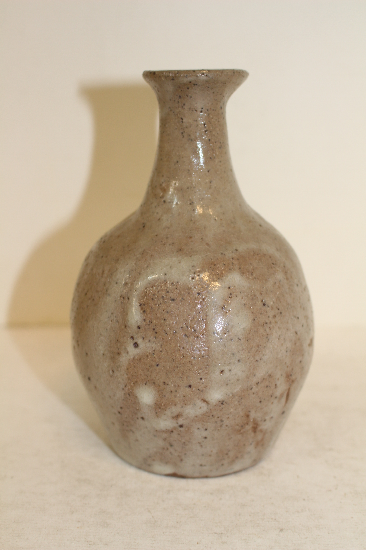 유약흘림이 좋은 청자 주병