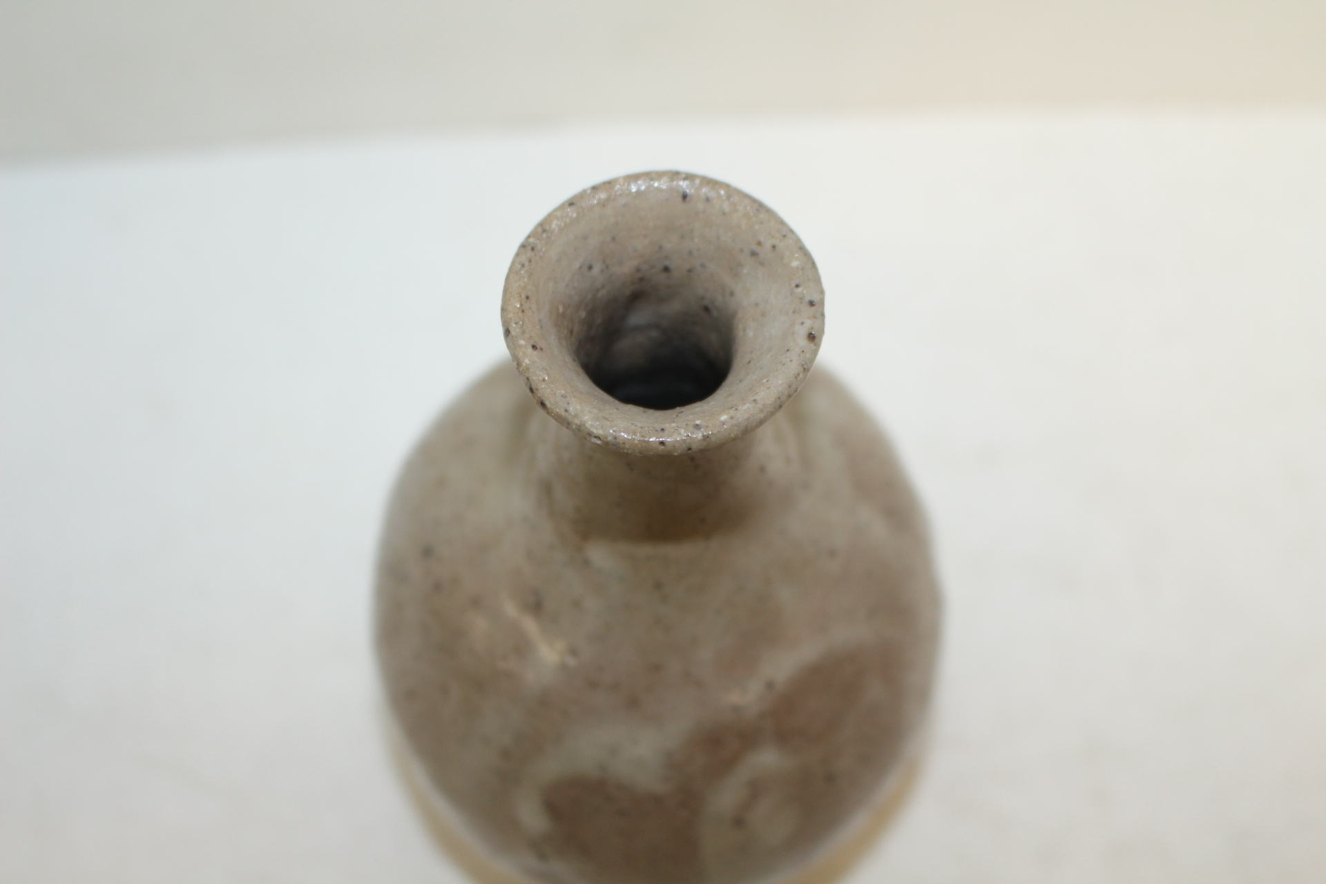 유약흘림이 좋은 청자 주병