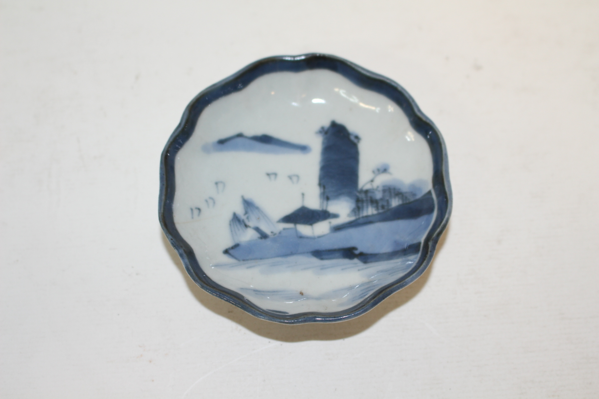 연대가좋은 청화백자산수문 화형완