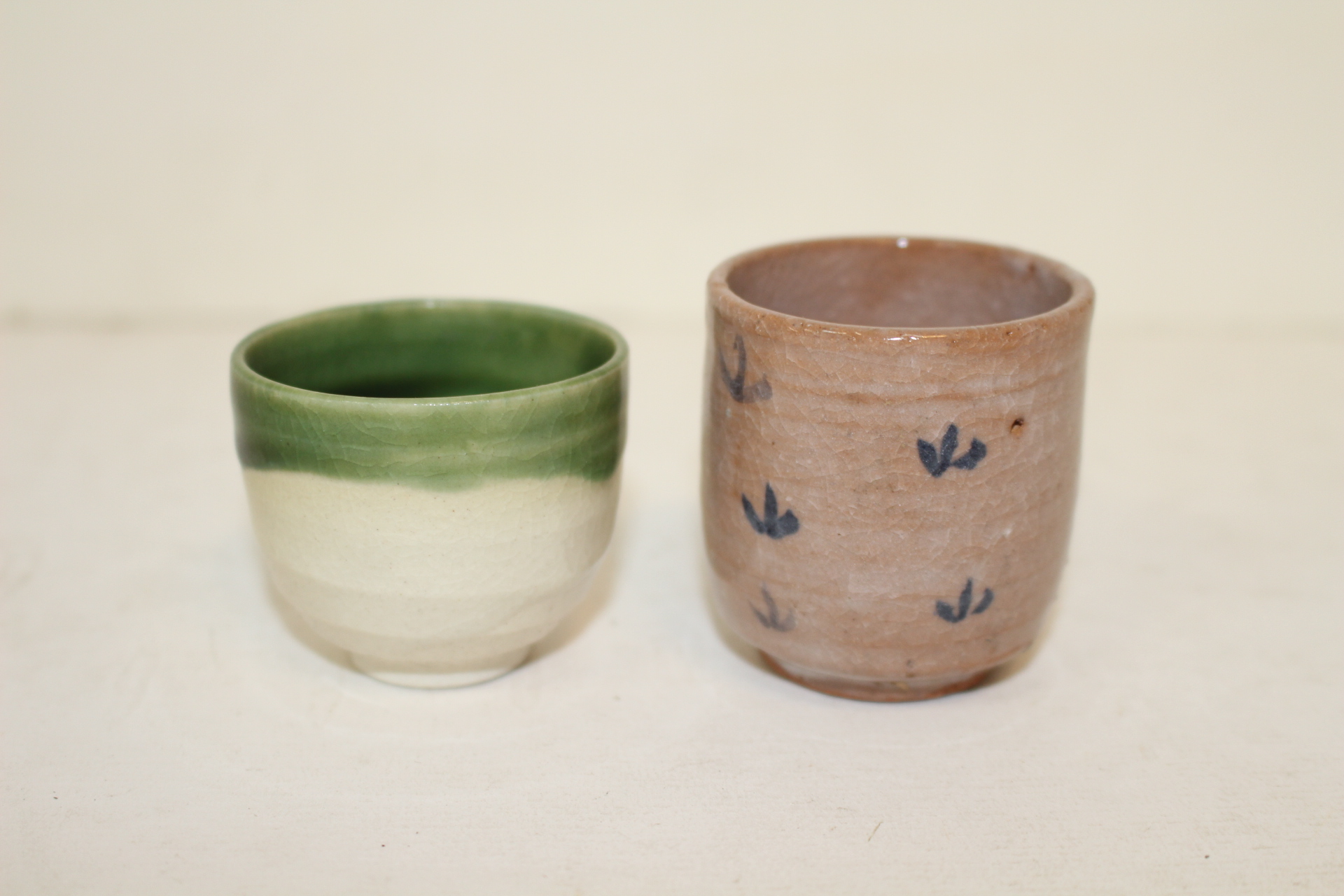 연대가좋은 청자잔 2점