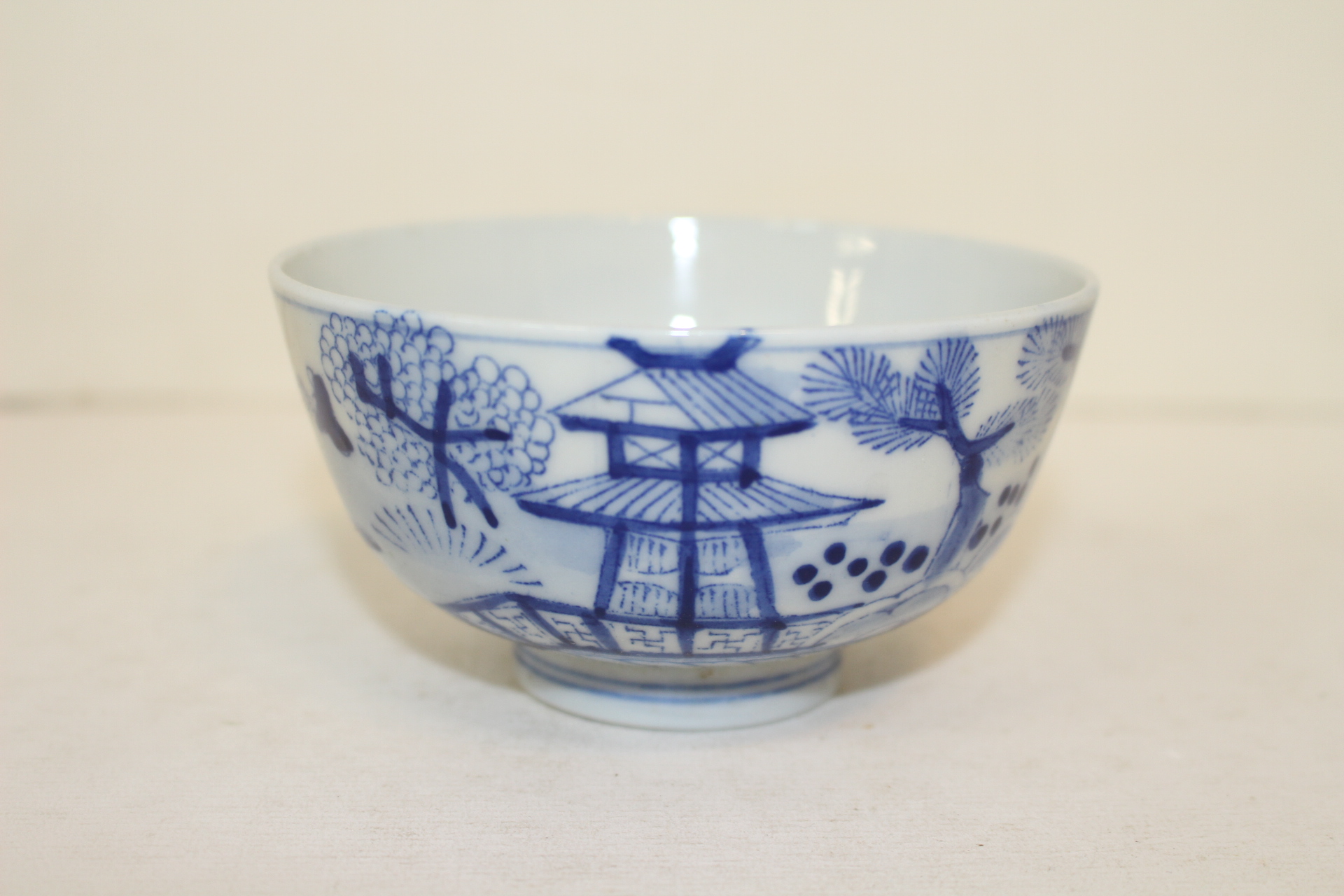 연대가좋은 청화백자산수문 자완