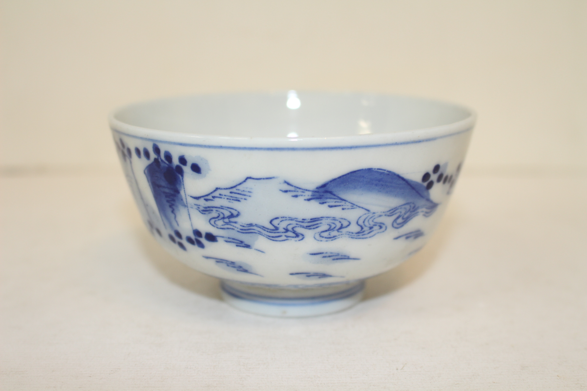 연대가좋은 청화백자산수문 자완