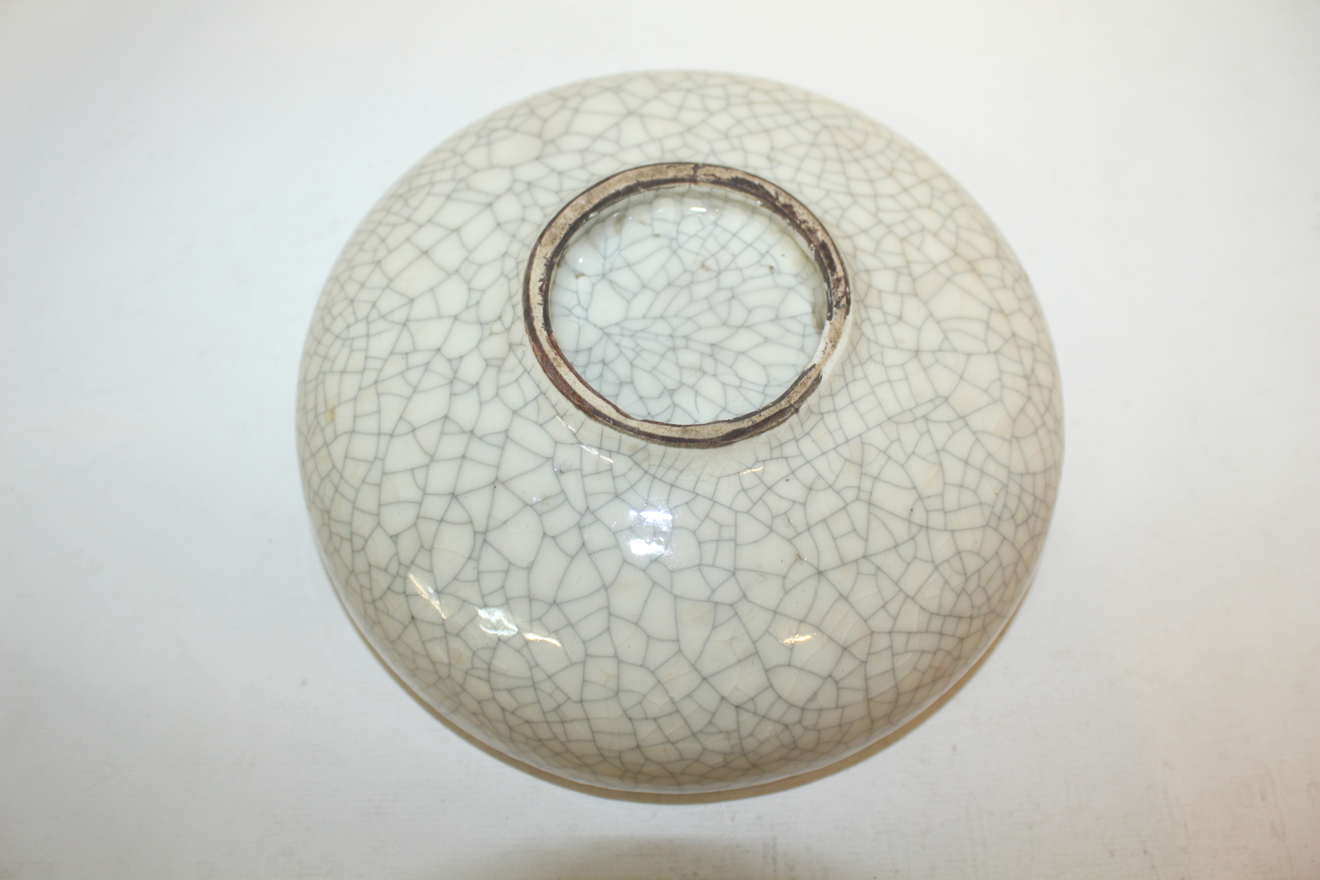 빙열이 많은 청자 진사화문 대완