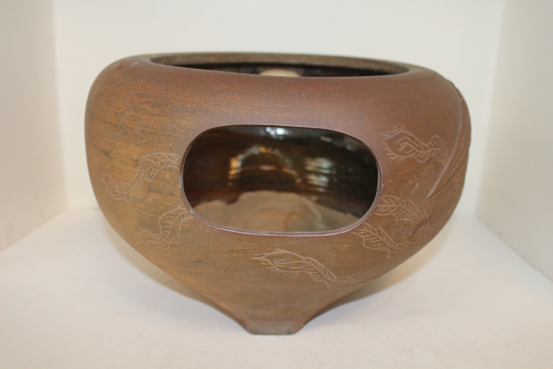 시가라끼 청자 양각비익조문 화로