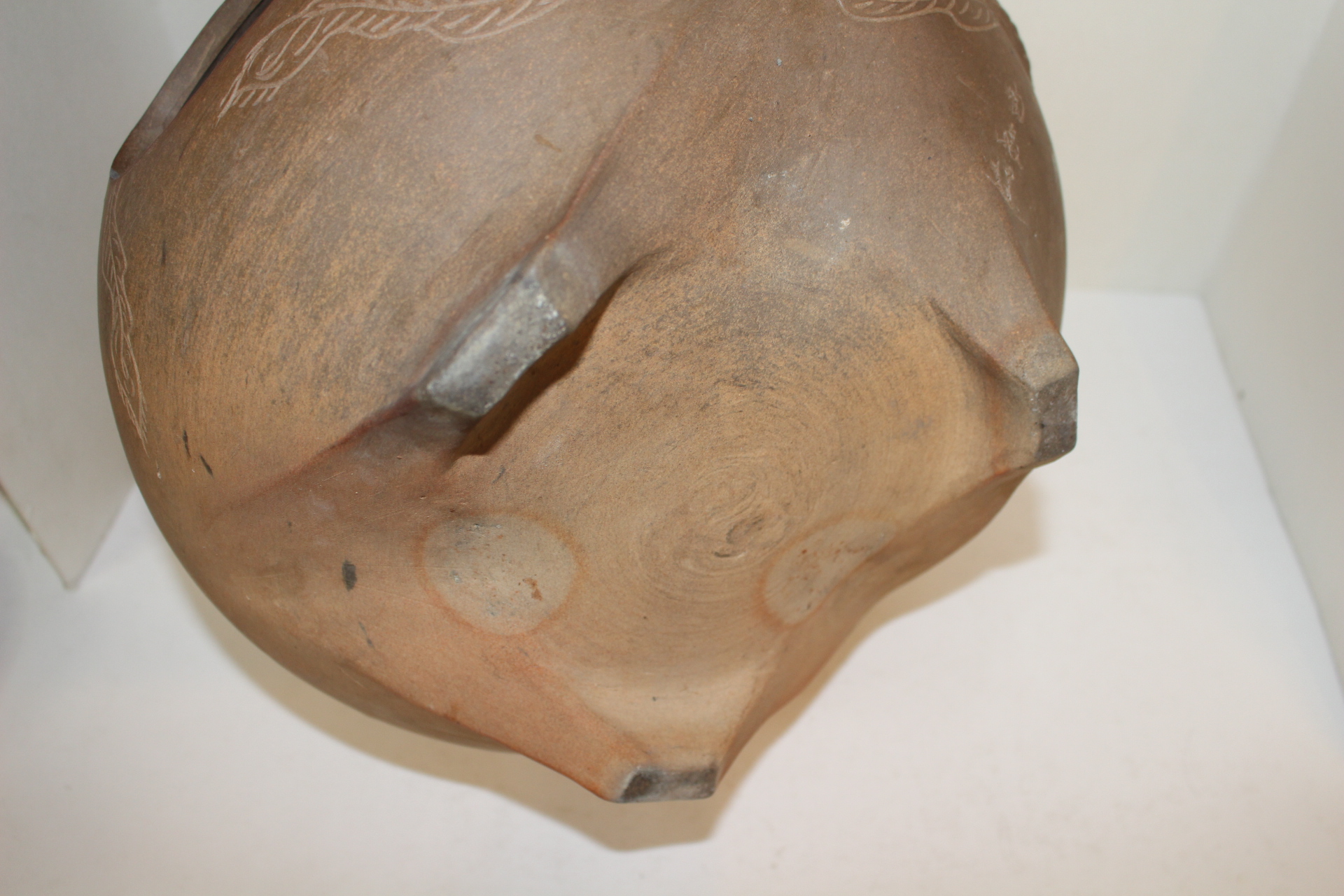 시가라끼 청자 양각비익조문 화로