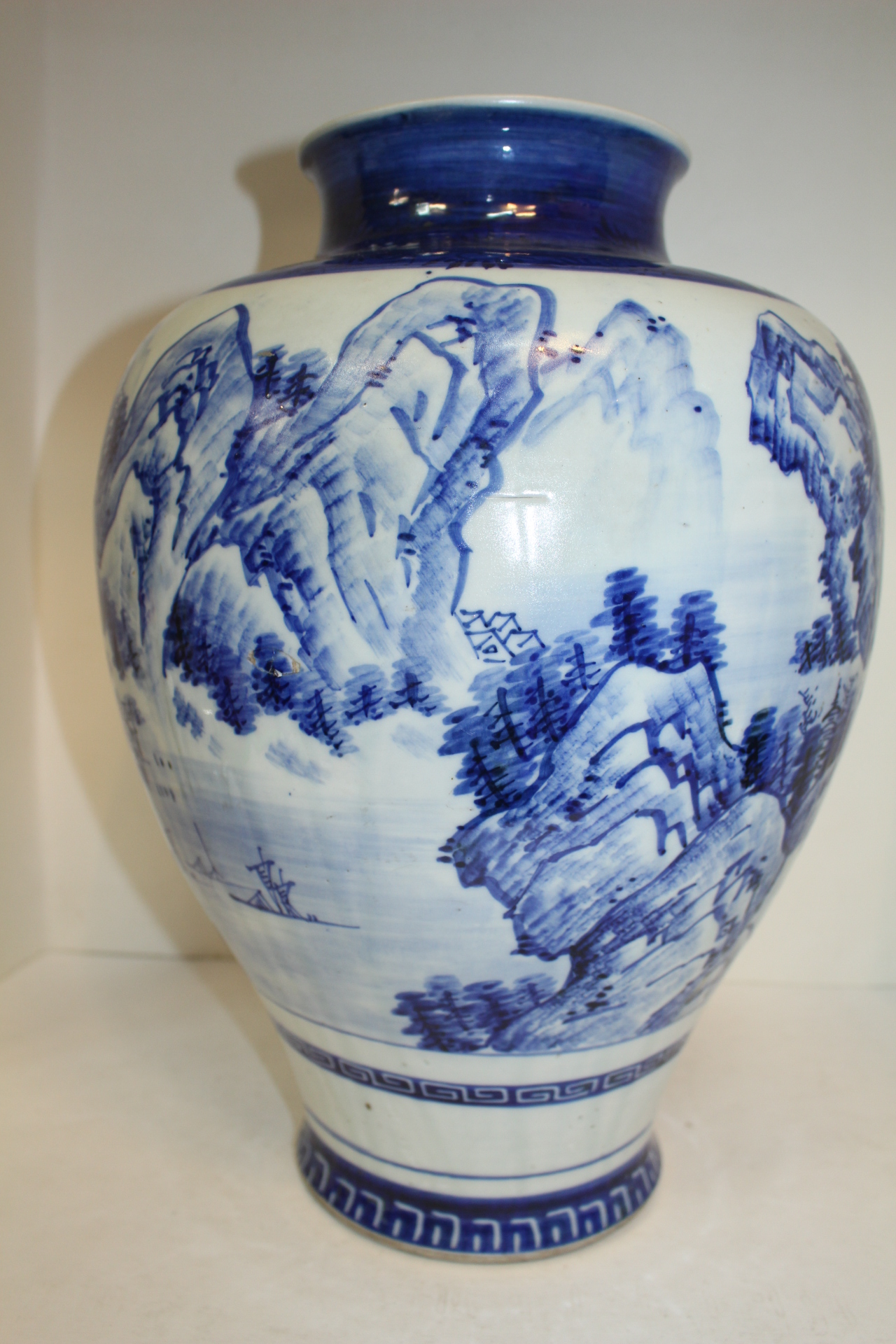 연대가좋은 고이마리 청화백자산수문 대호