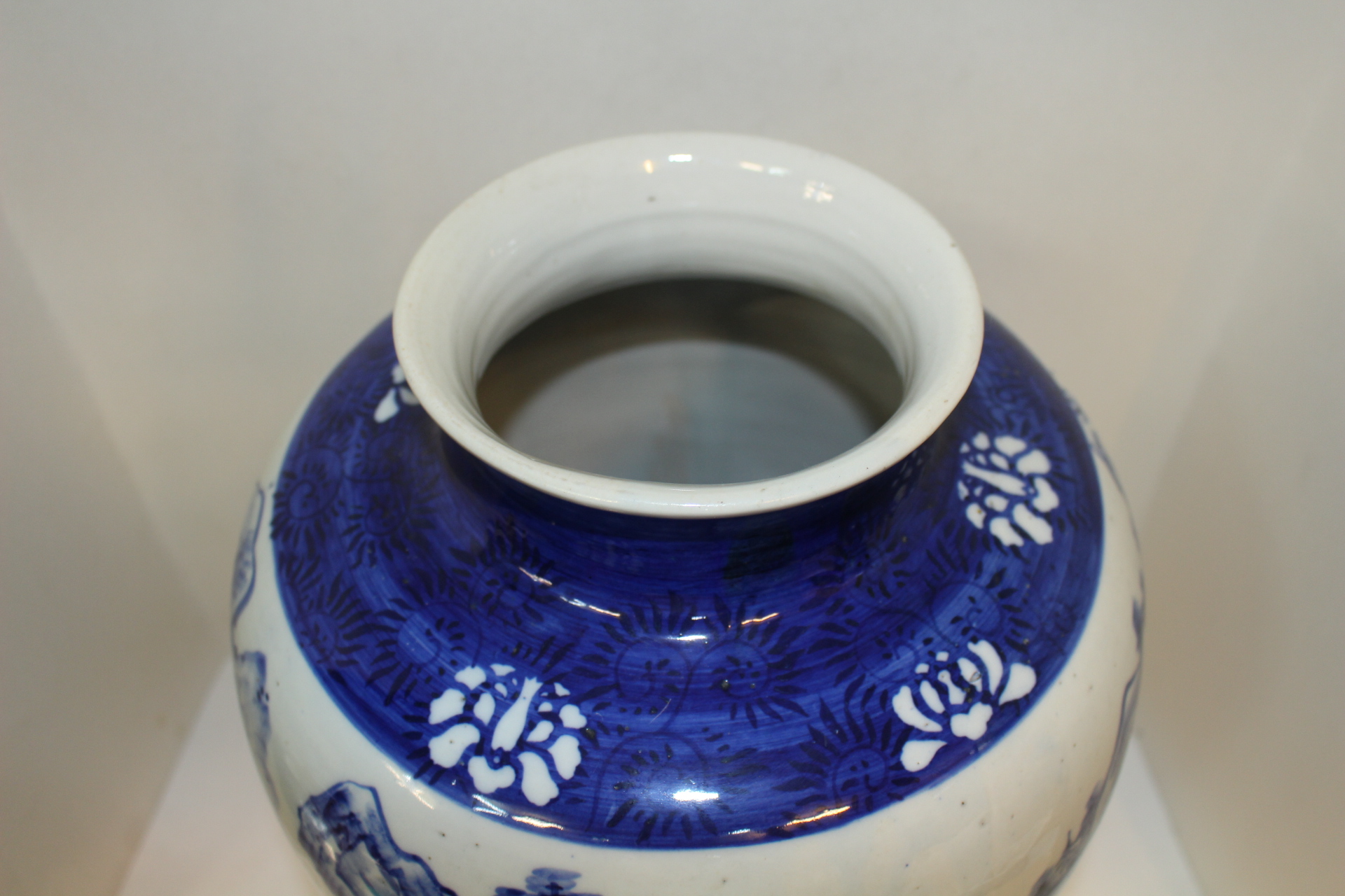 연대가좋은 고이마리 청화백자산수문 대호