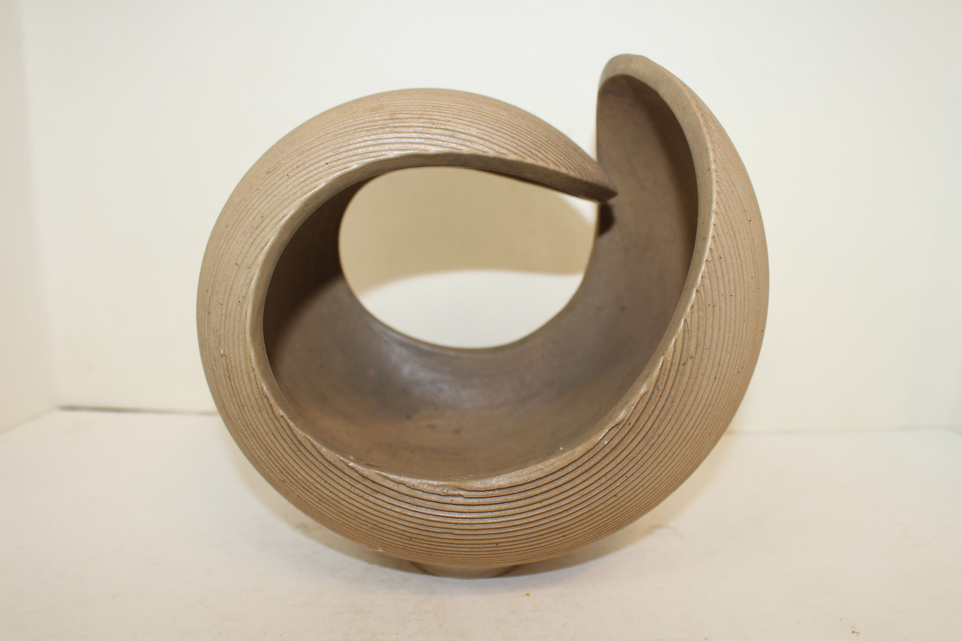 청자 꽈베기형 화병