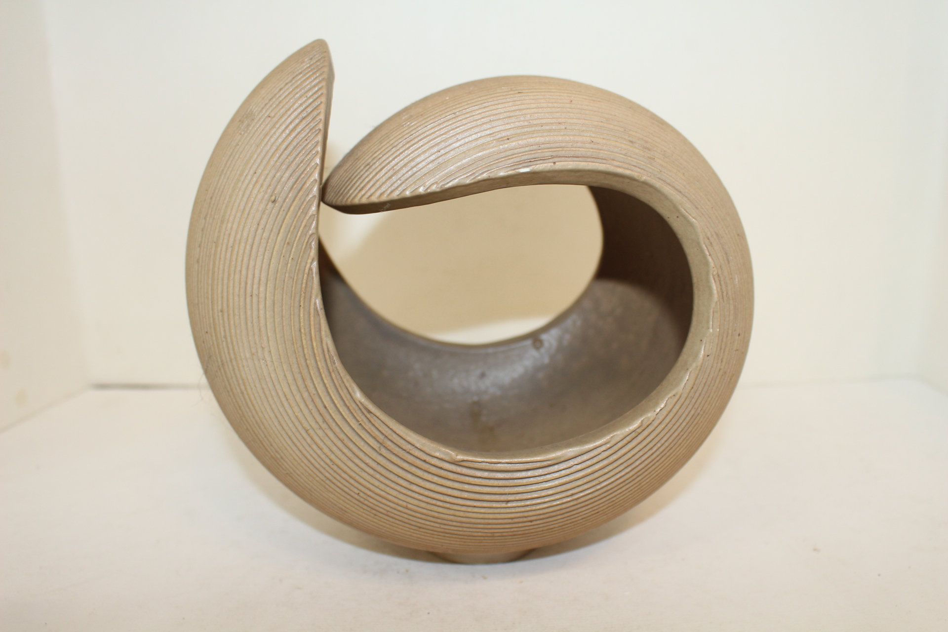 청자 꽈베기형 화병