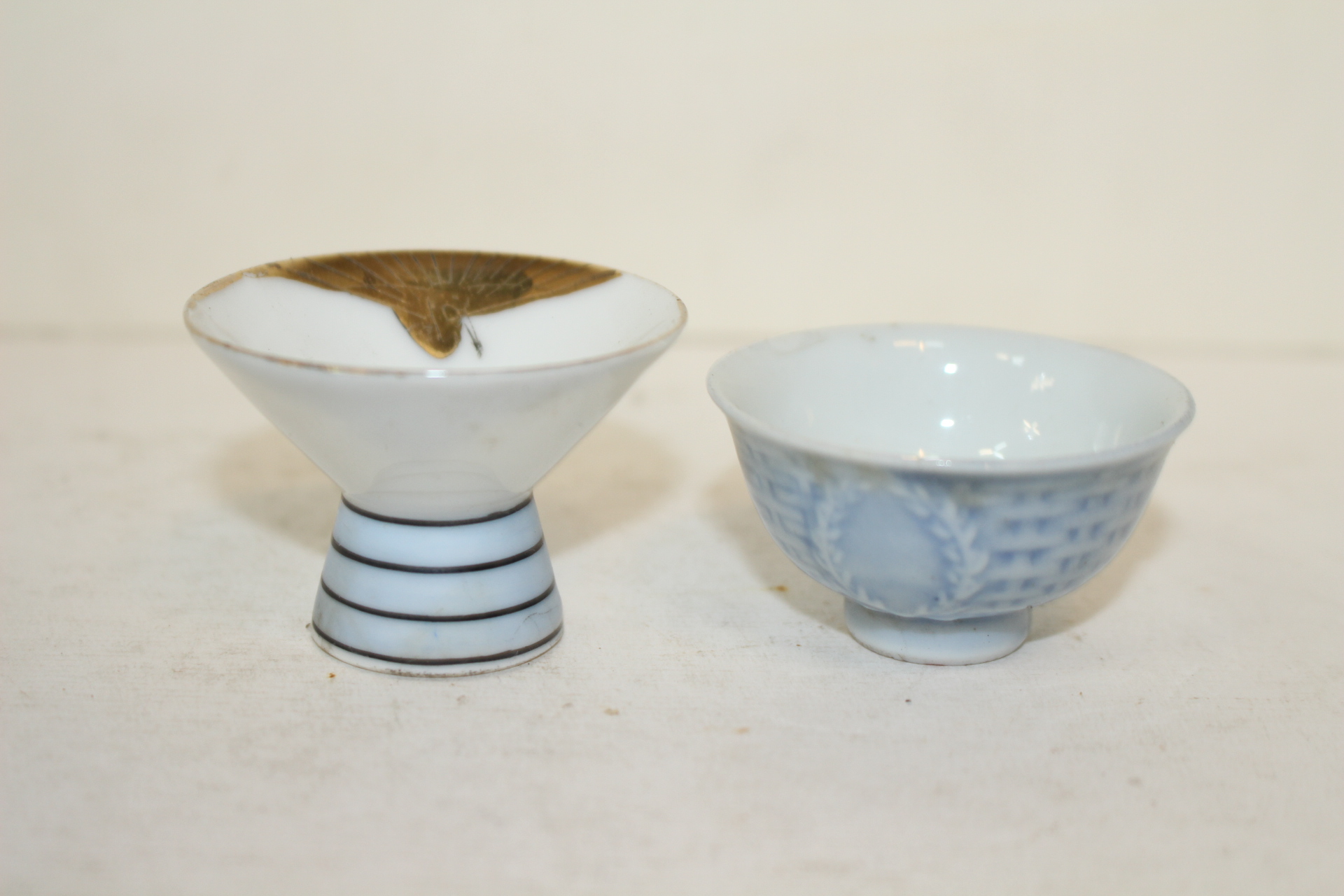 연대가좋은 백자잔 2점