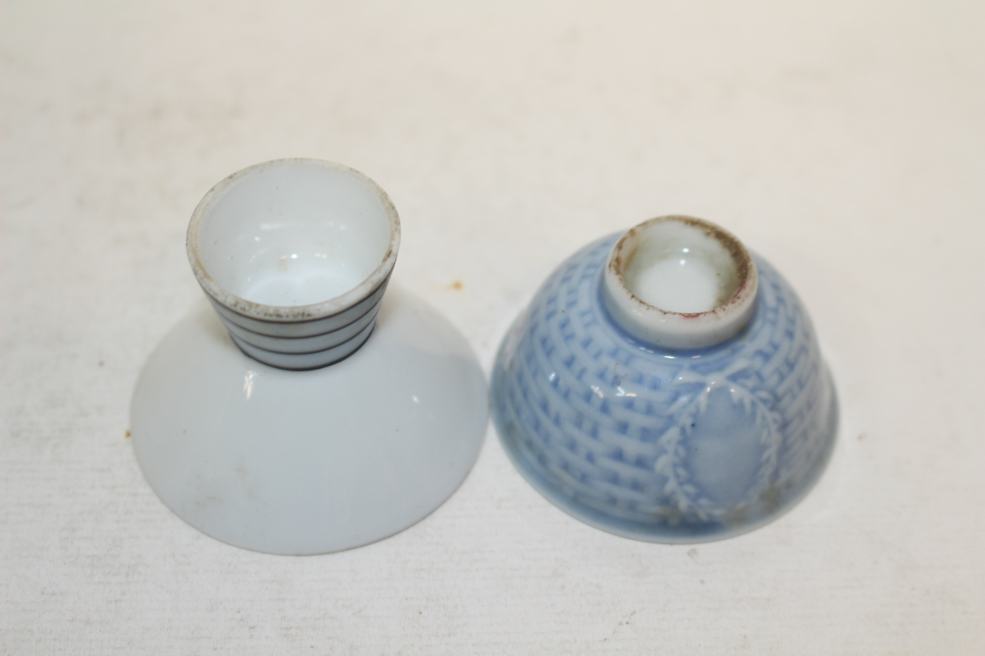 연대가좋은 백자잔 2점