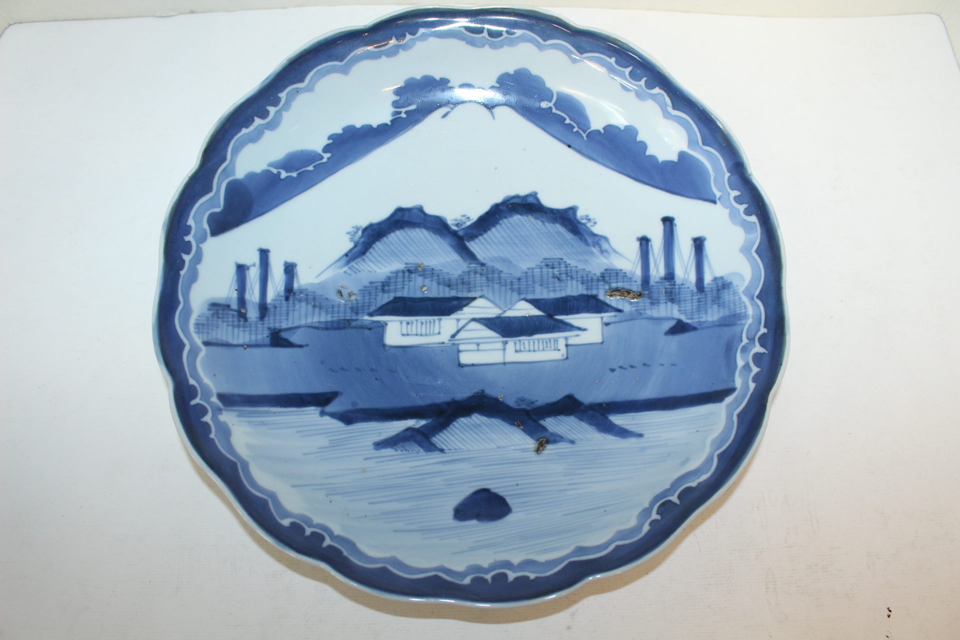 46-연대가좋은 고이마리 청화백자산수문 화형대완