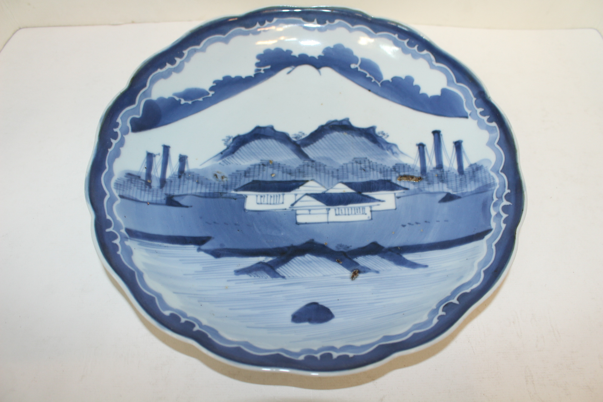 46-연대가좋은 고이마리 청화백자산수문 화형대완