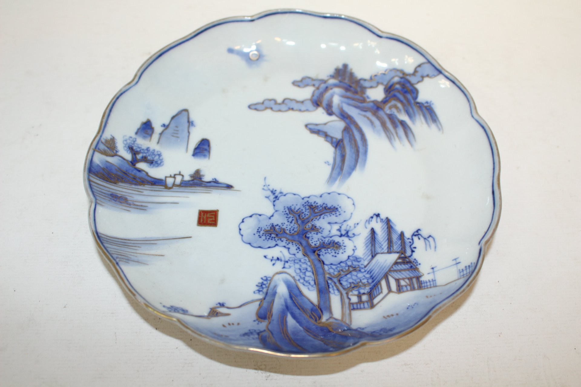 73-100년이상된 고이마리 청화백자진사금채산수문 화형완