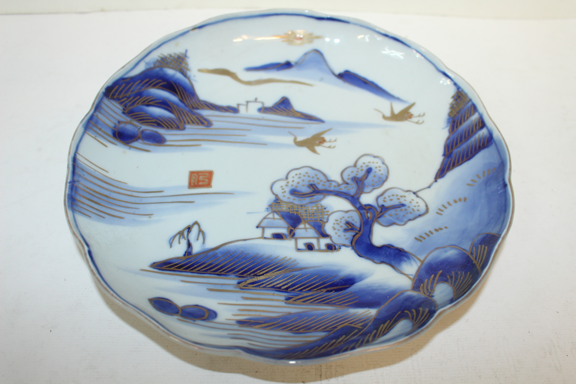 74-100년이상된 고이마리청화백자금채산수문 화형대완