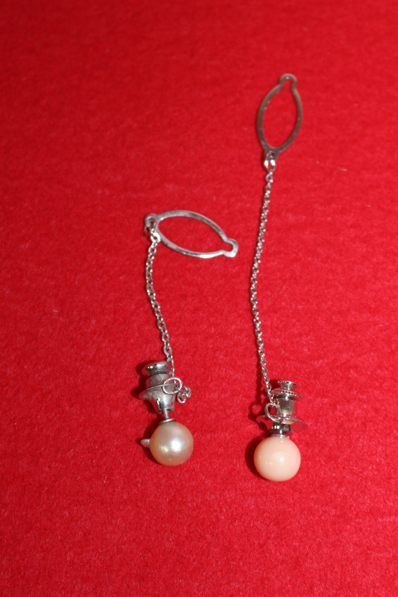 천연진주,천연산호로된 핀 2점