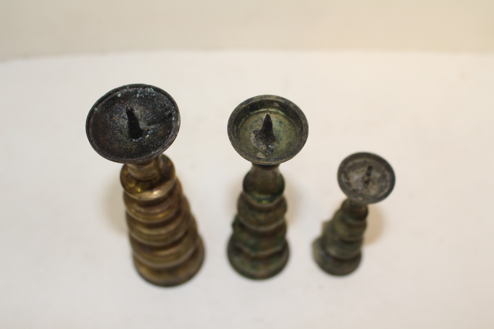 연대가좋은 청동으로된 촛대 3점