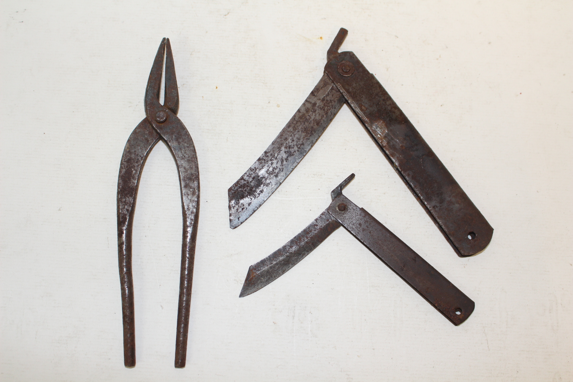 근대사 무쇠로된 집게와 칼 2점