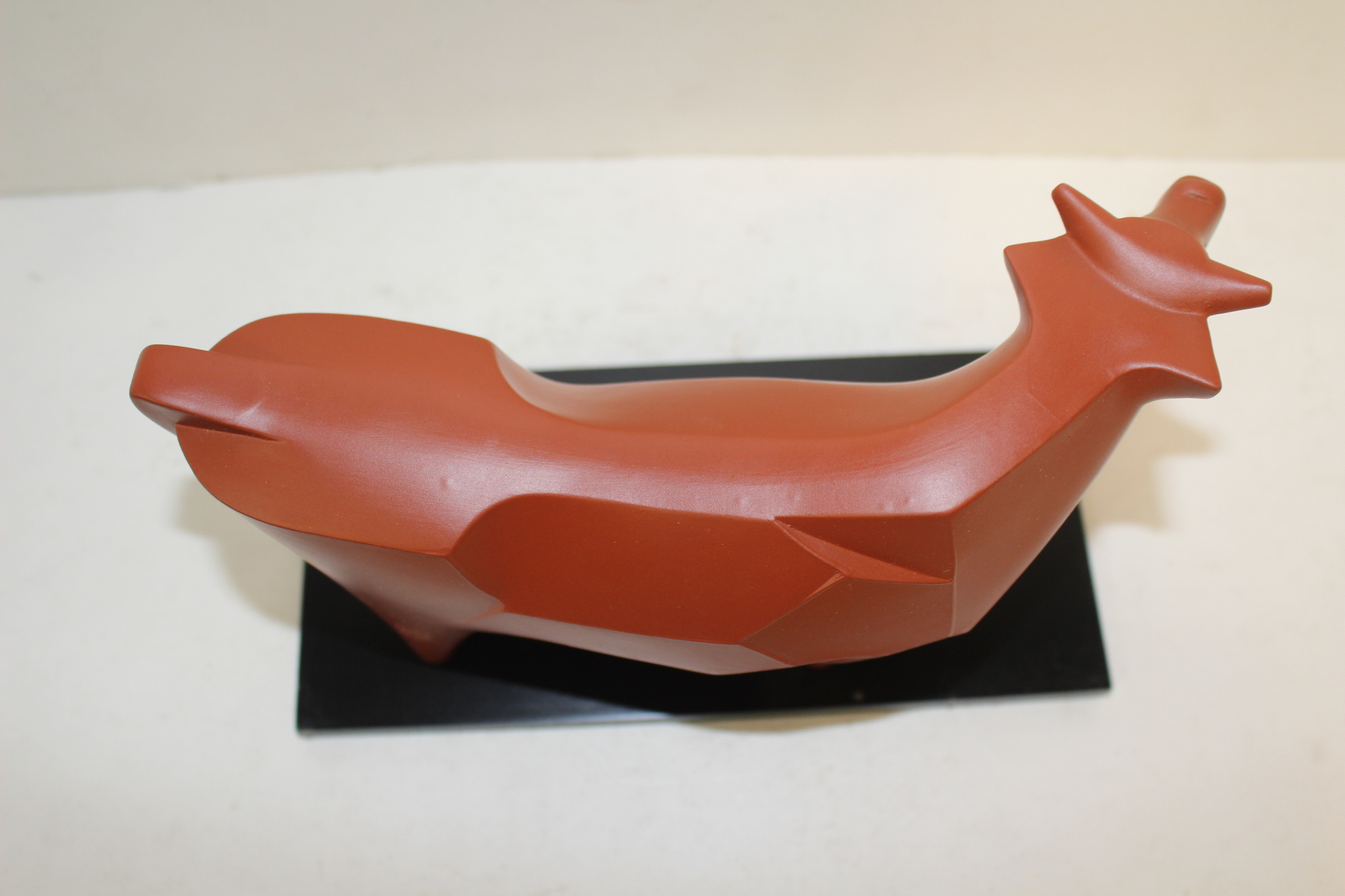 작가의 작품인 자사도자기 소 조각상