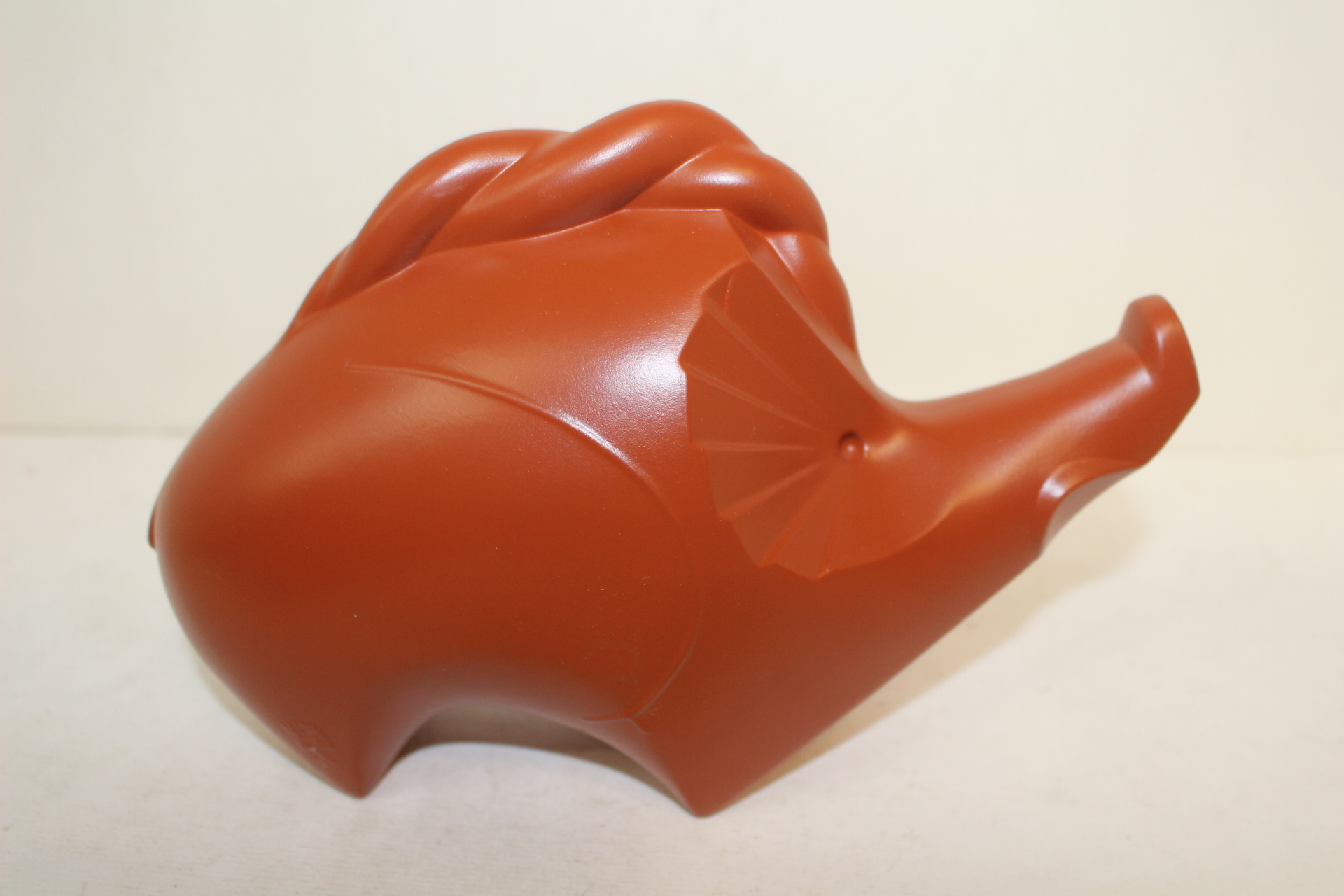 작가의 작품인 자사도자기 멧돼지 조각상