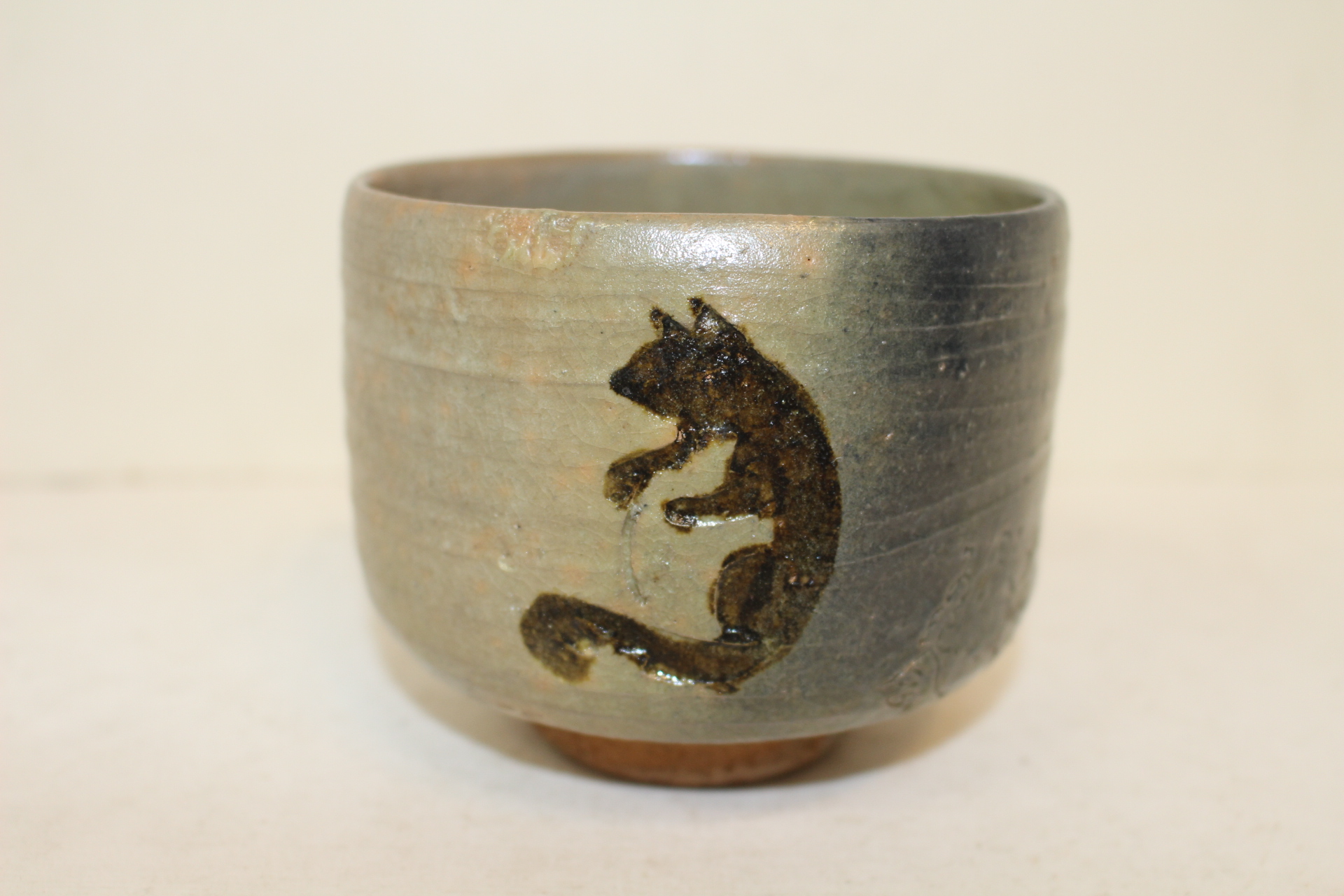 청자 철화곰문 말찻잔