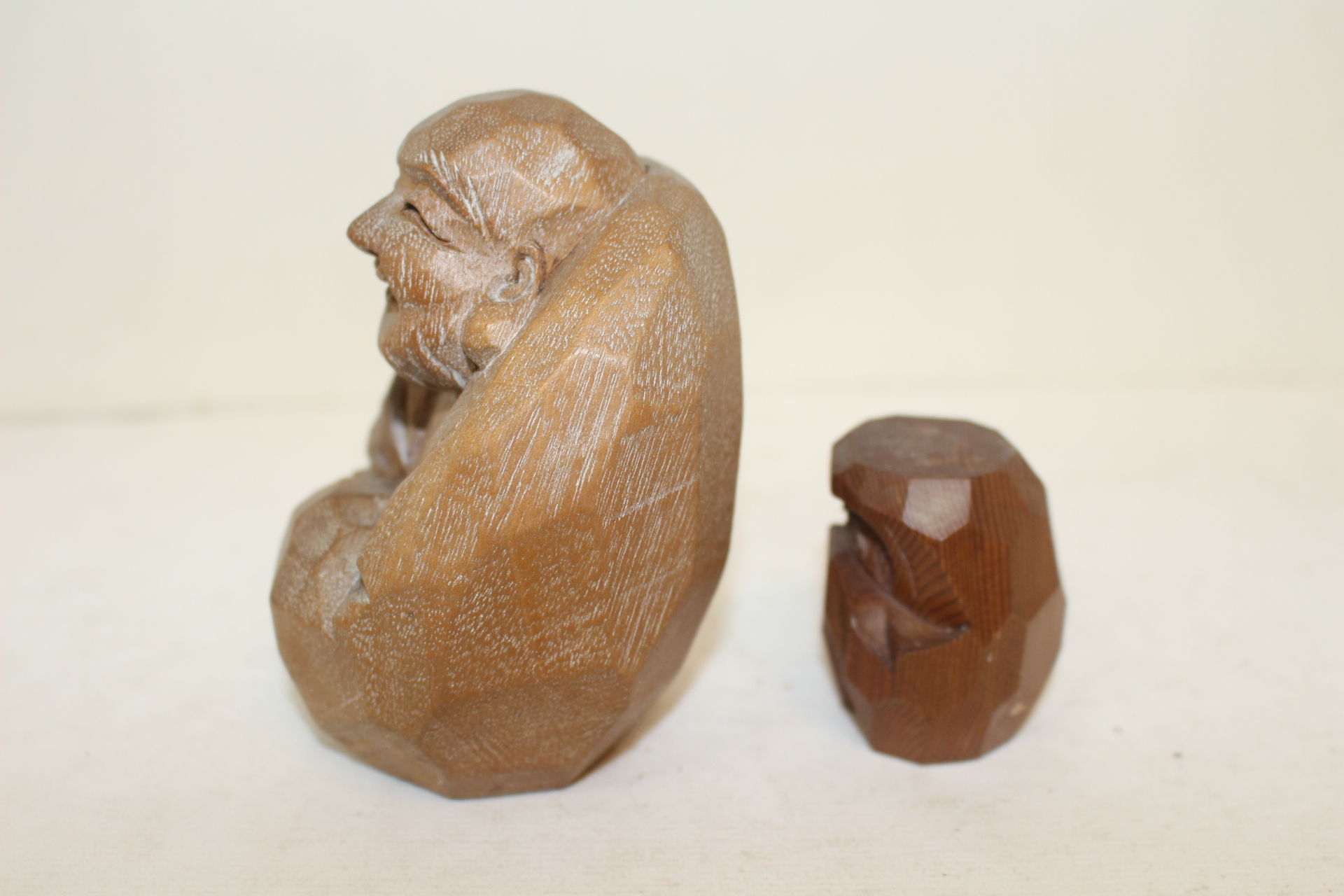 나무를 조각한 달마대사,복신 조각상