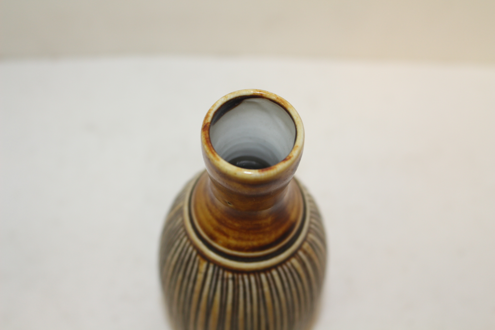 연대가좋은 청자 줄문 주병