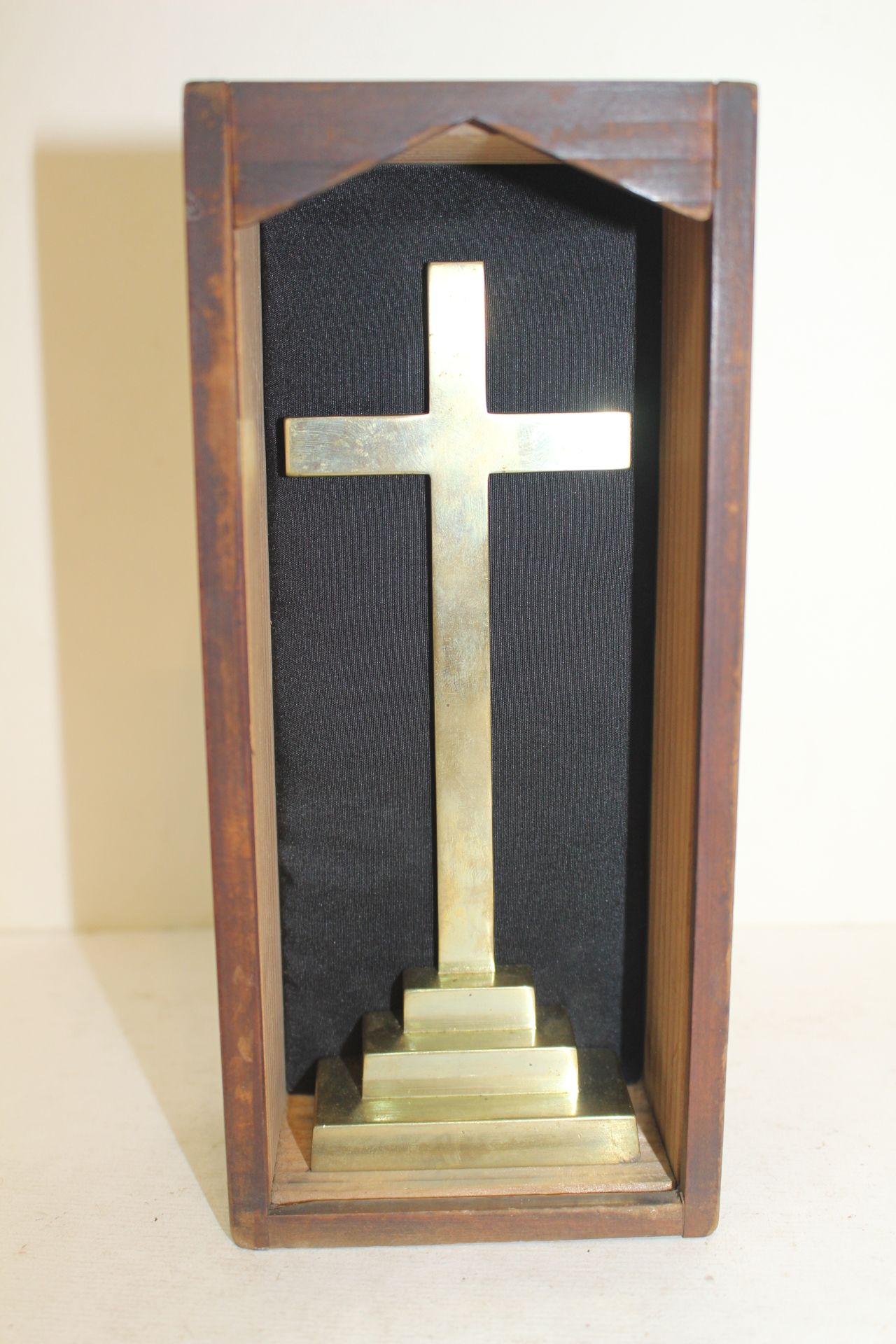 청동으로된 십자가 고상