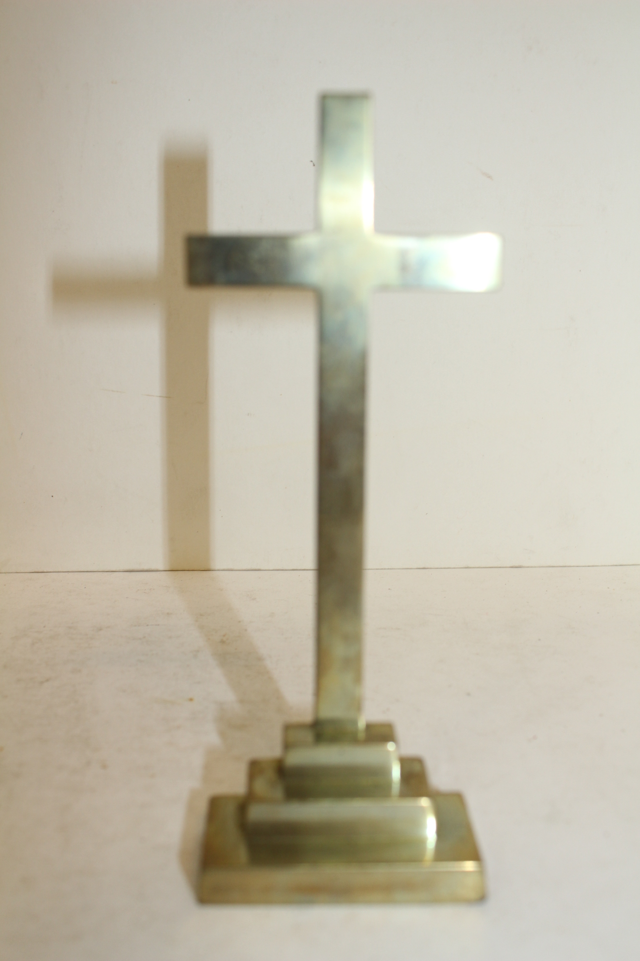 청동으로된 십자가 고상