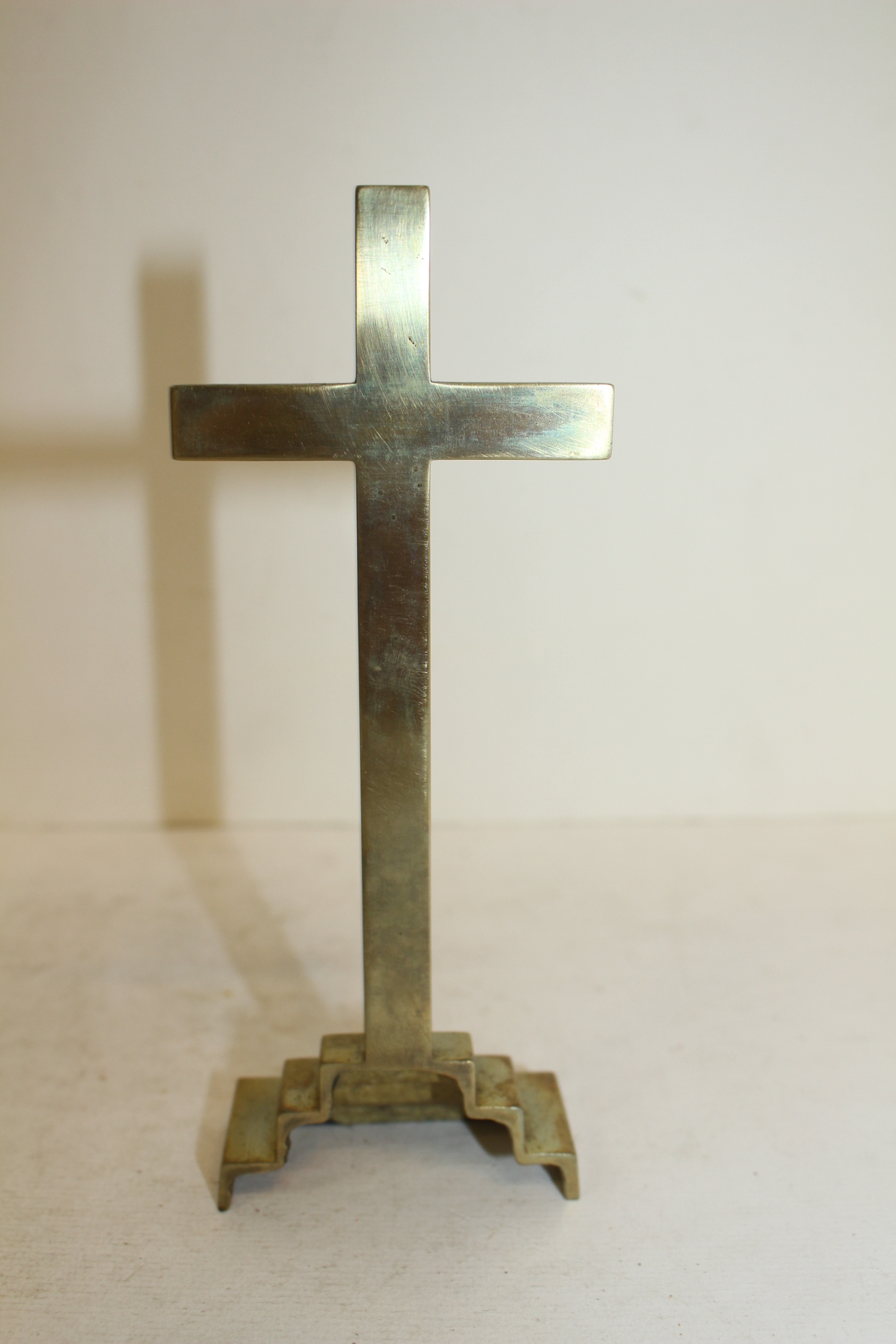 청동으로된 십자가 고상