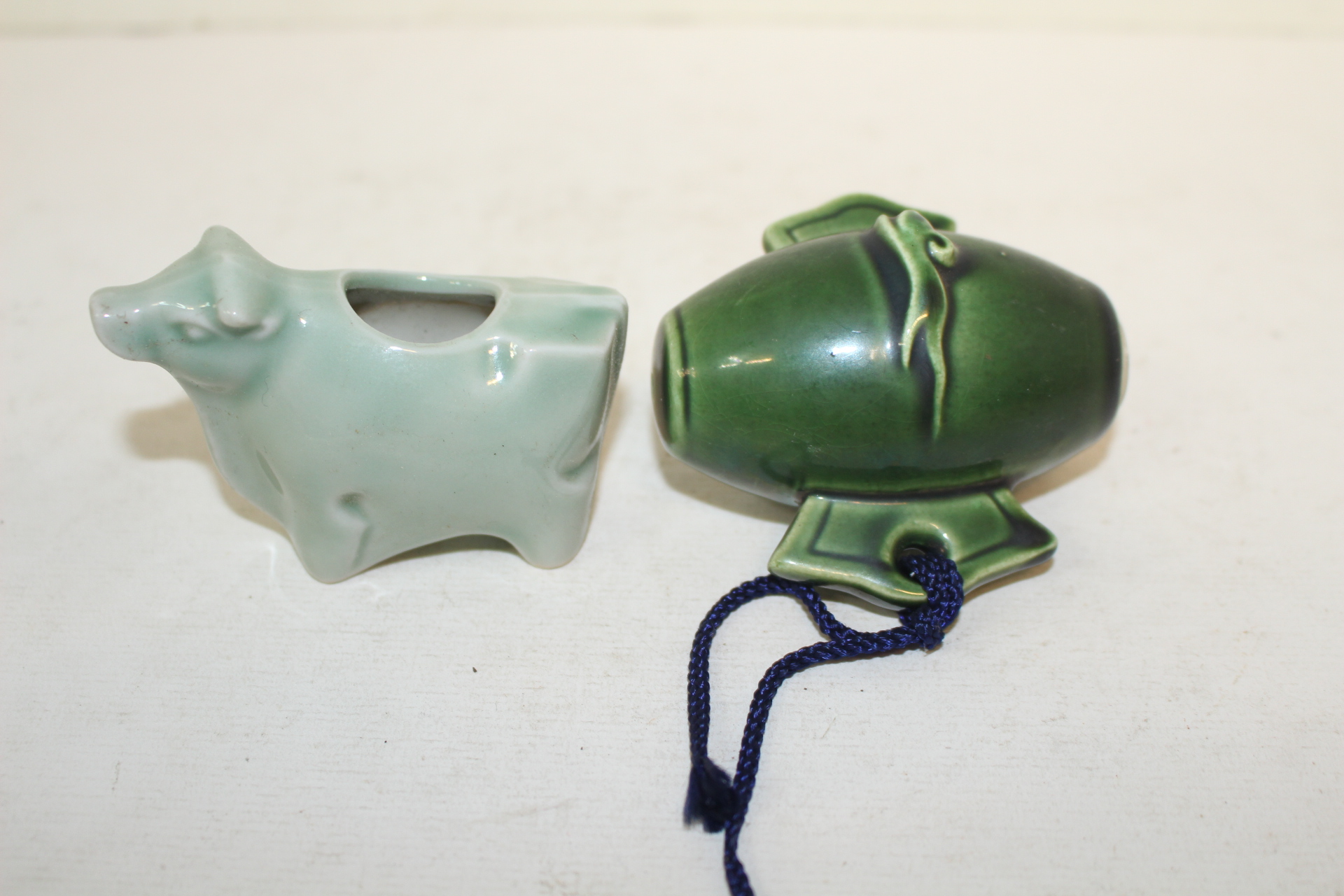 청자도자기 복방망이 와 소 조각
