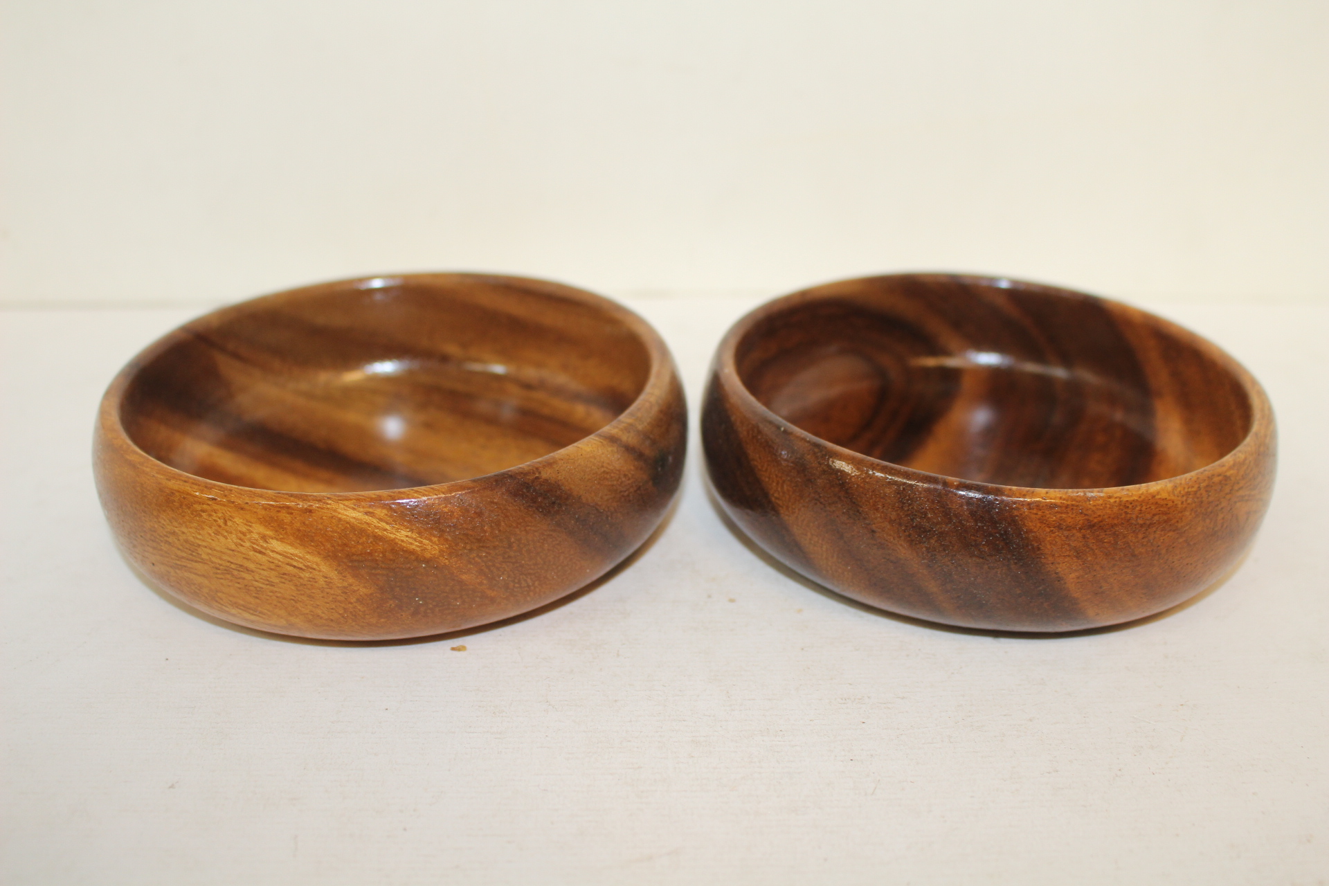 결이좋은 나무로된 완2점