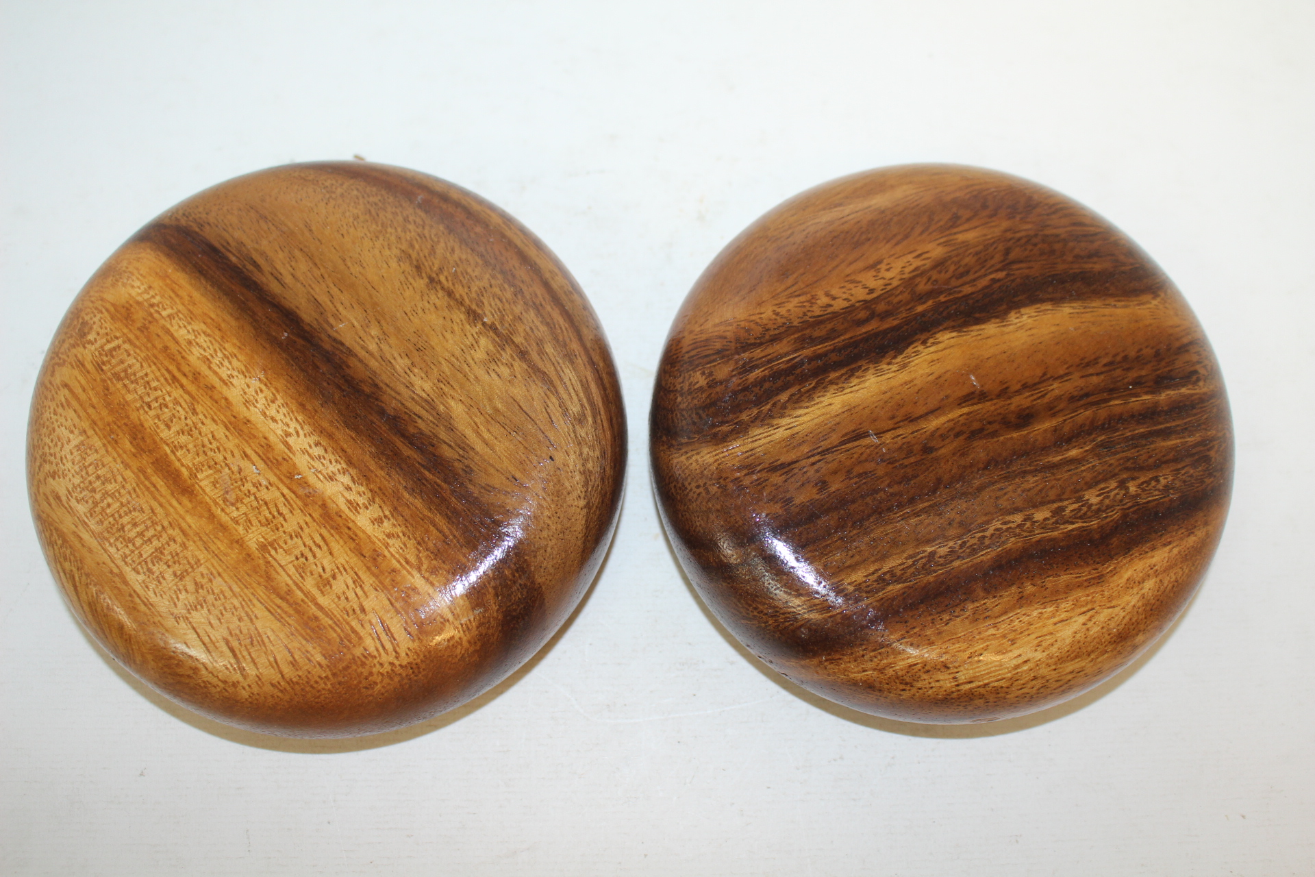 결이좋은 나무로된 완2점