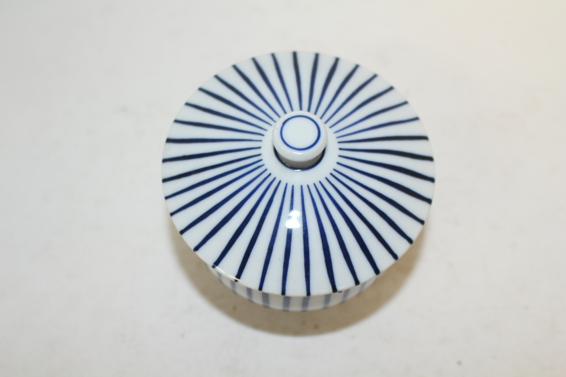 연대가좋은 청화백자줄문 두껑있는 잔